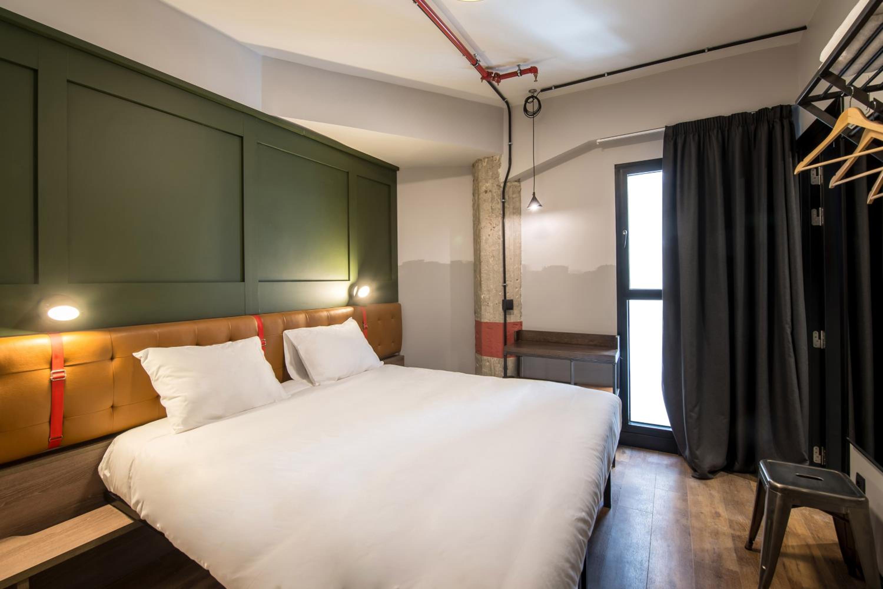 Deluxe King Room photo 3