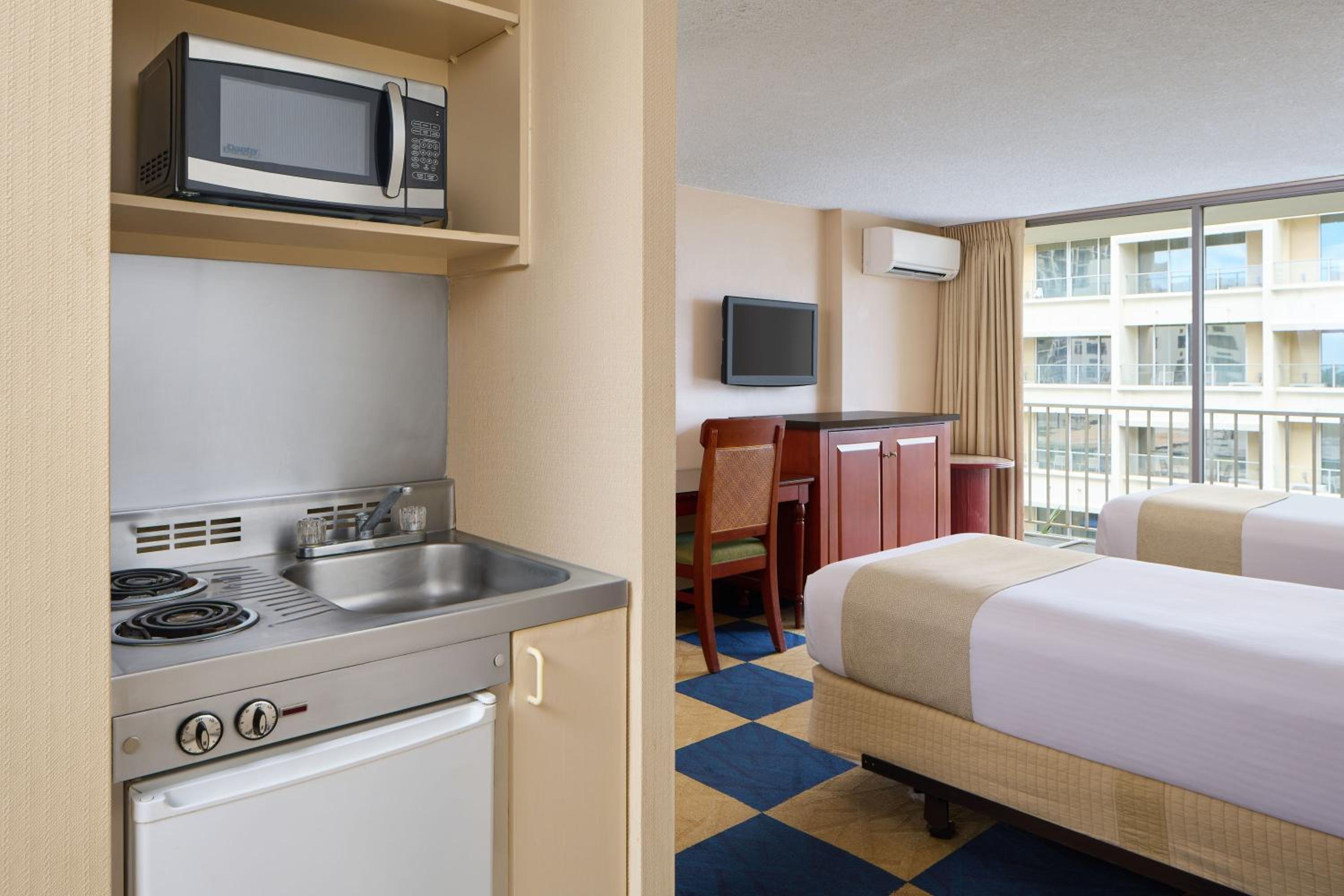 One-Bedroom Suite - Photo 4