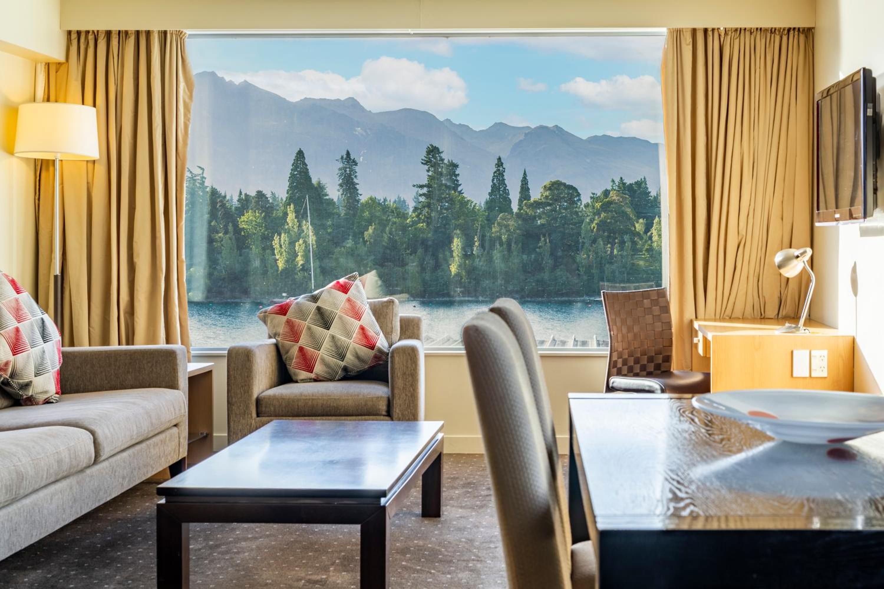 One-Bedroom King Suite with Lake View - Photo 8