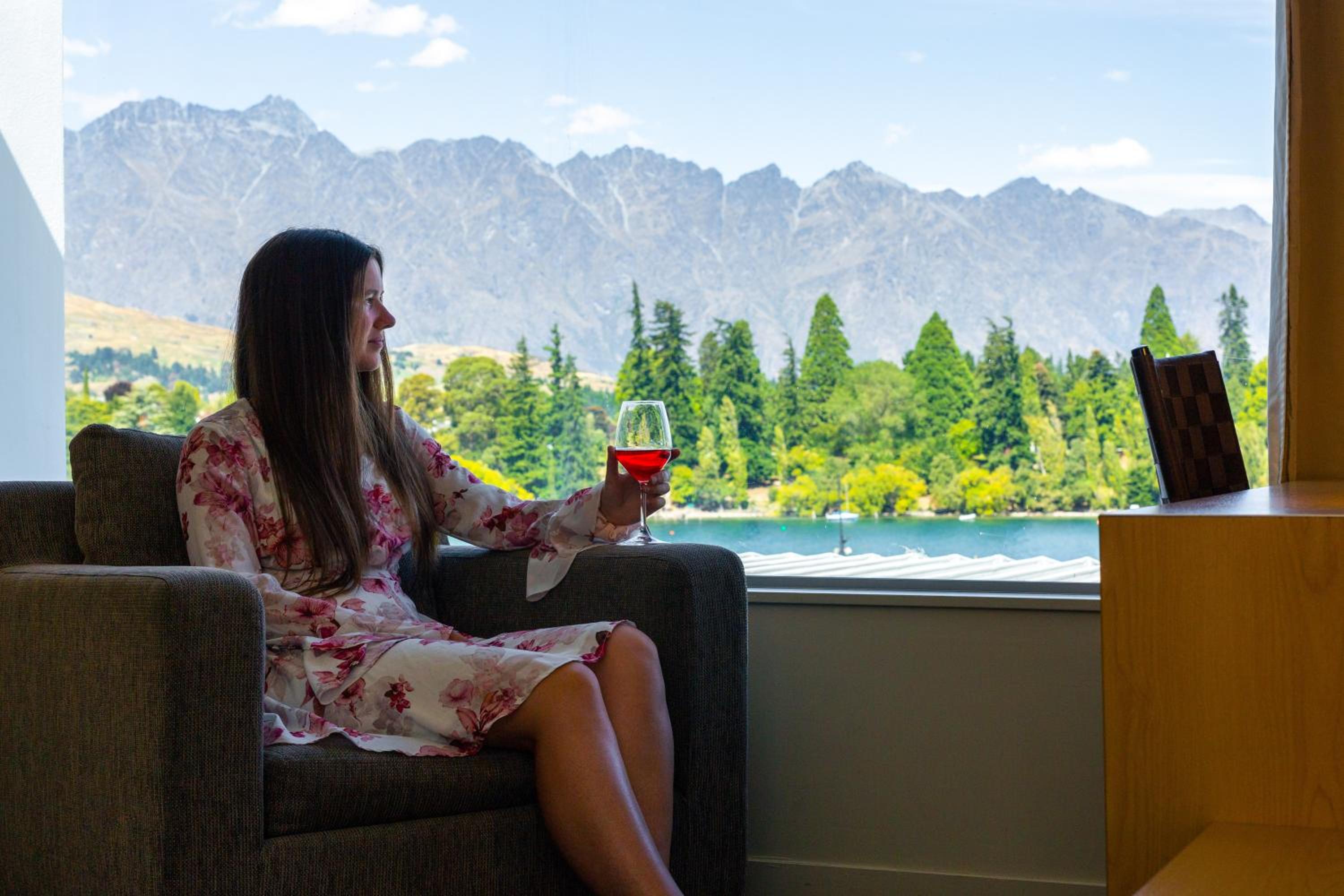 One-Bedroom King Suite with Lake View - Photo 10