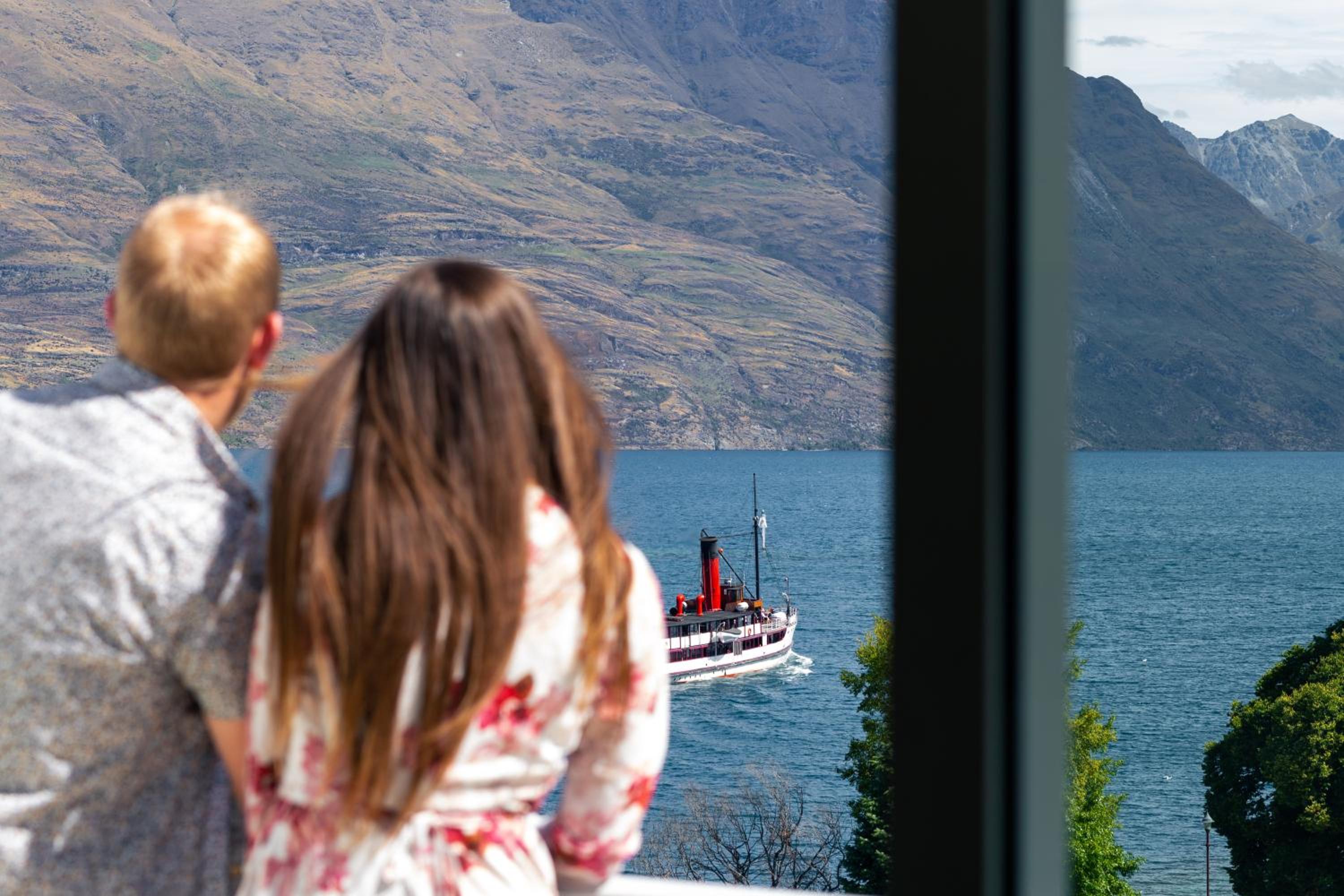 One-Bedroom King Suite with Lake View - Photo 7