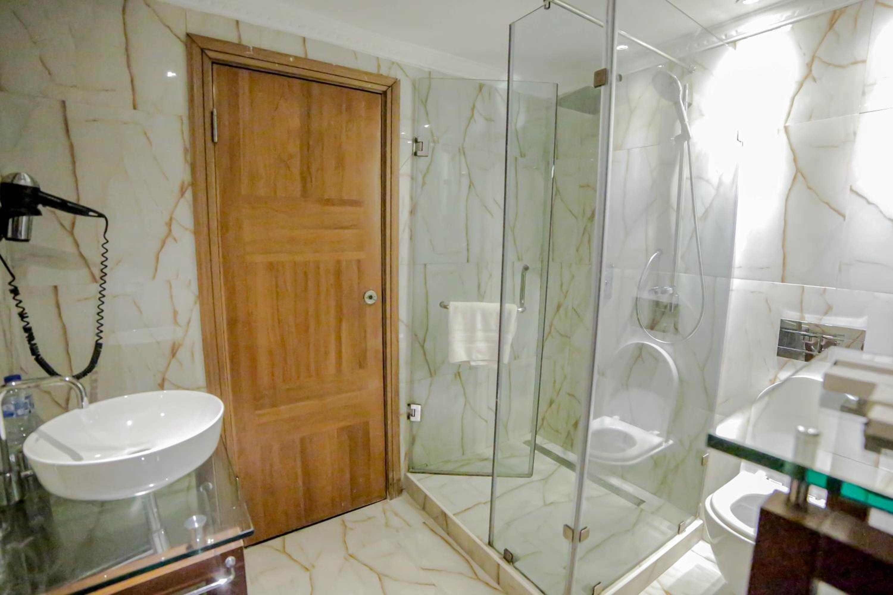 Deluxe Suite - Photo 3
