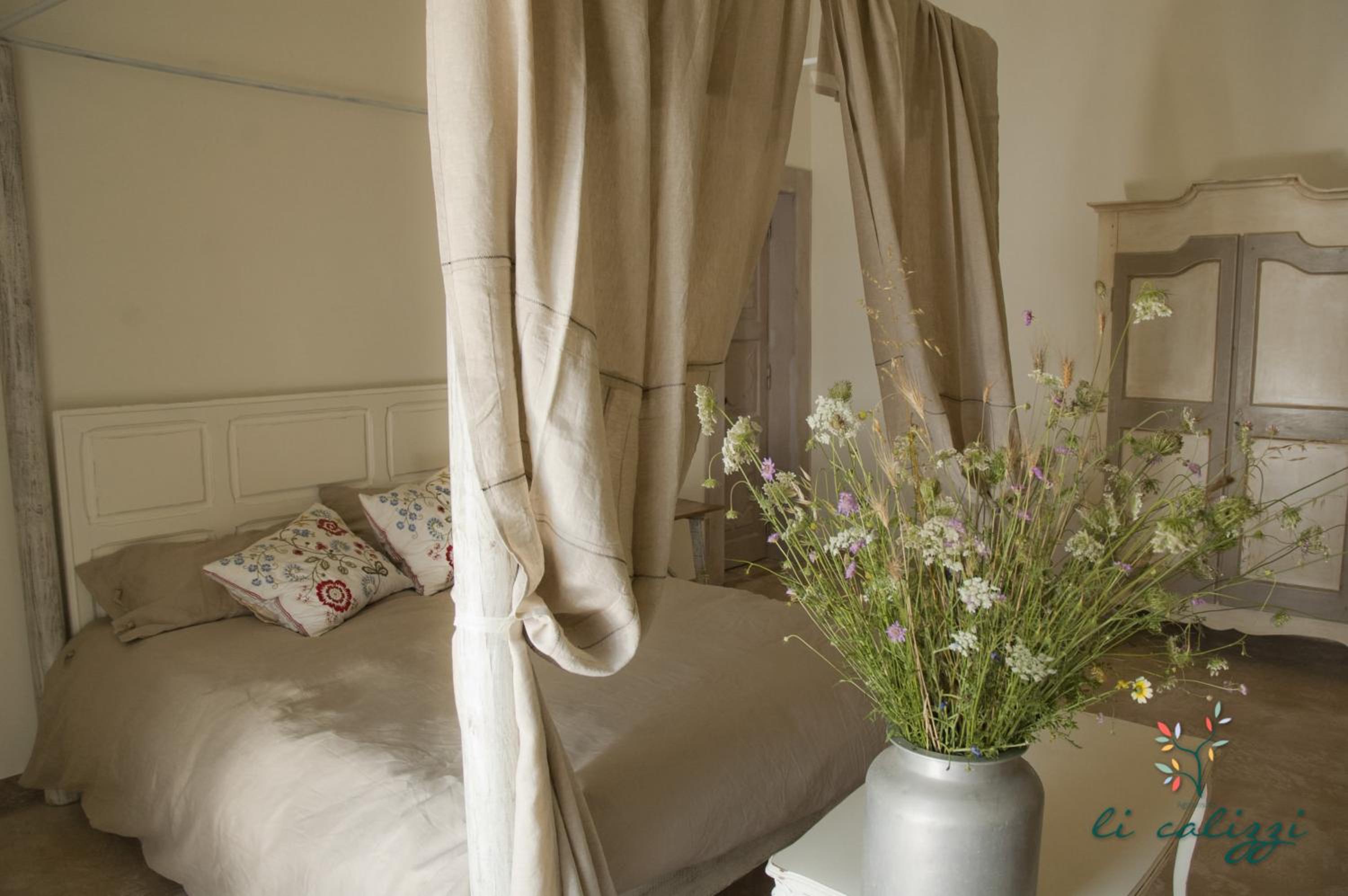 Deluxe Double Room with Extra Bed - Photo 9