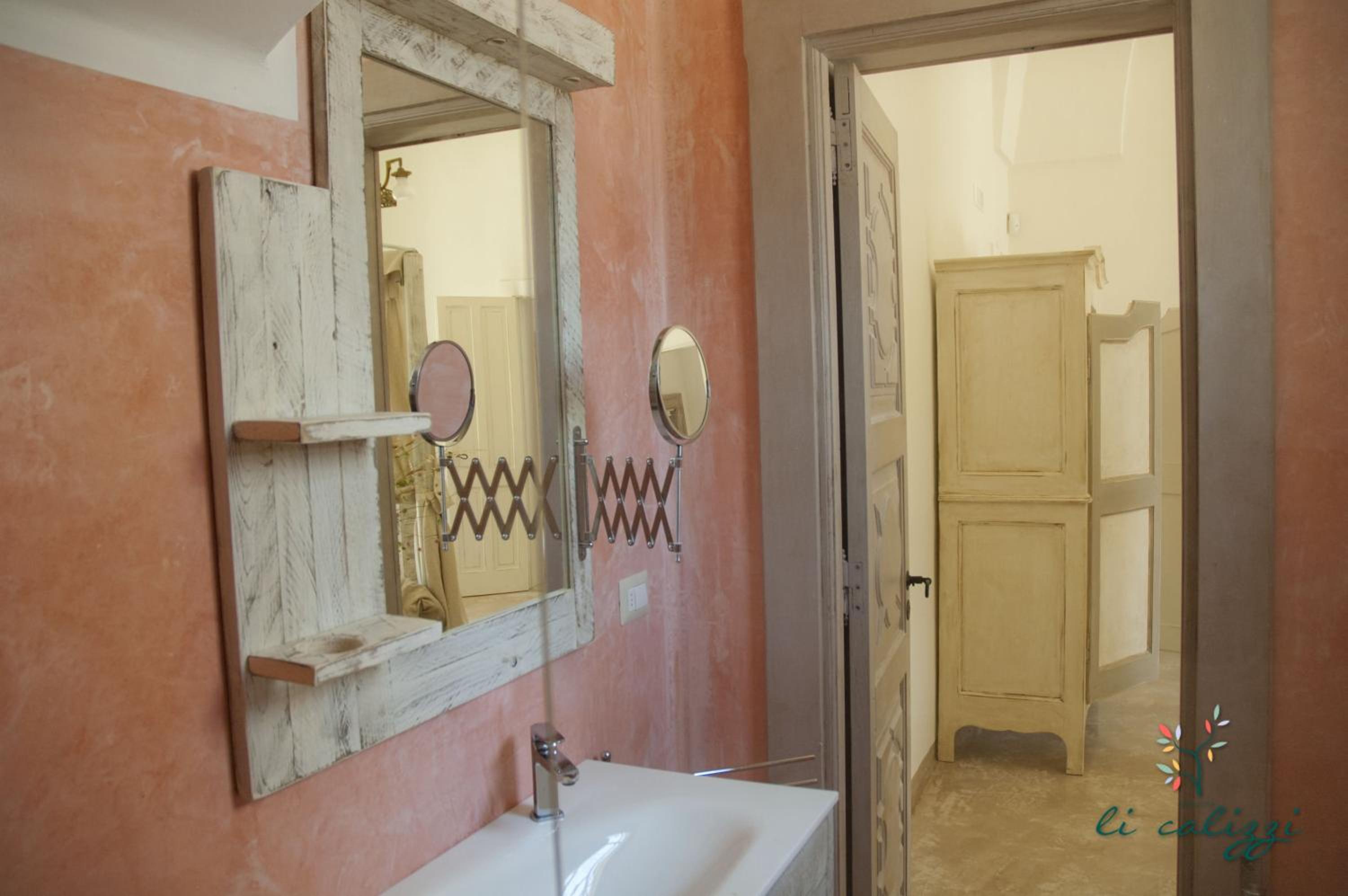 Deluxe Double Room with Extra Bed - Photo 10