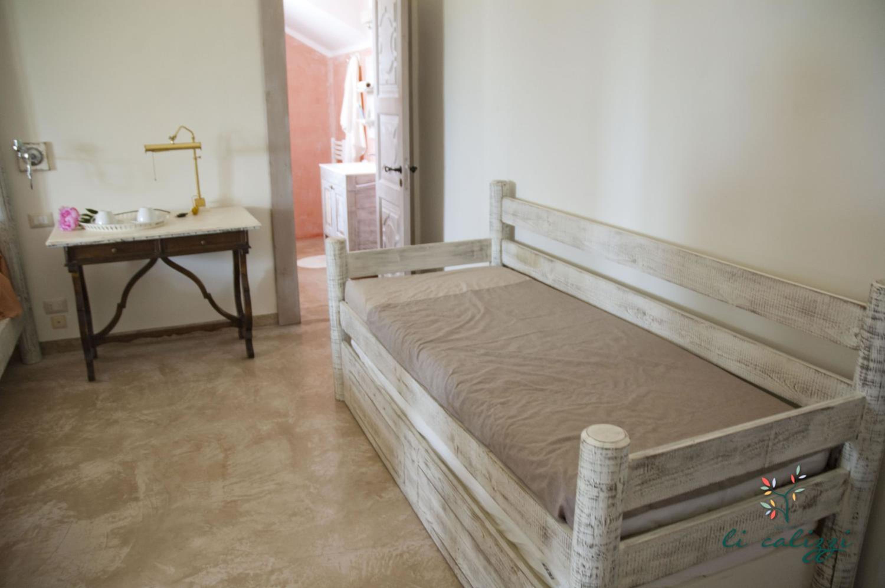 Deluxe Double Room with Extra Bed - Photo 7