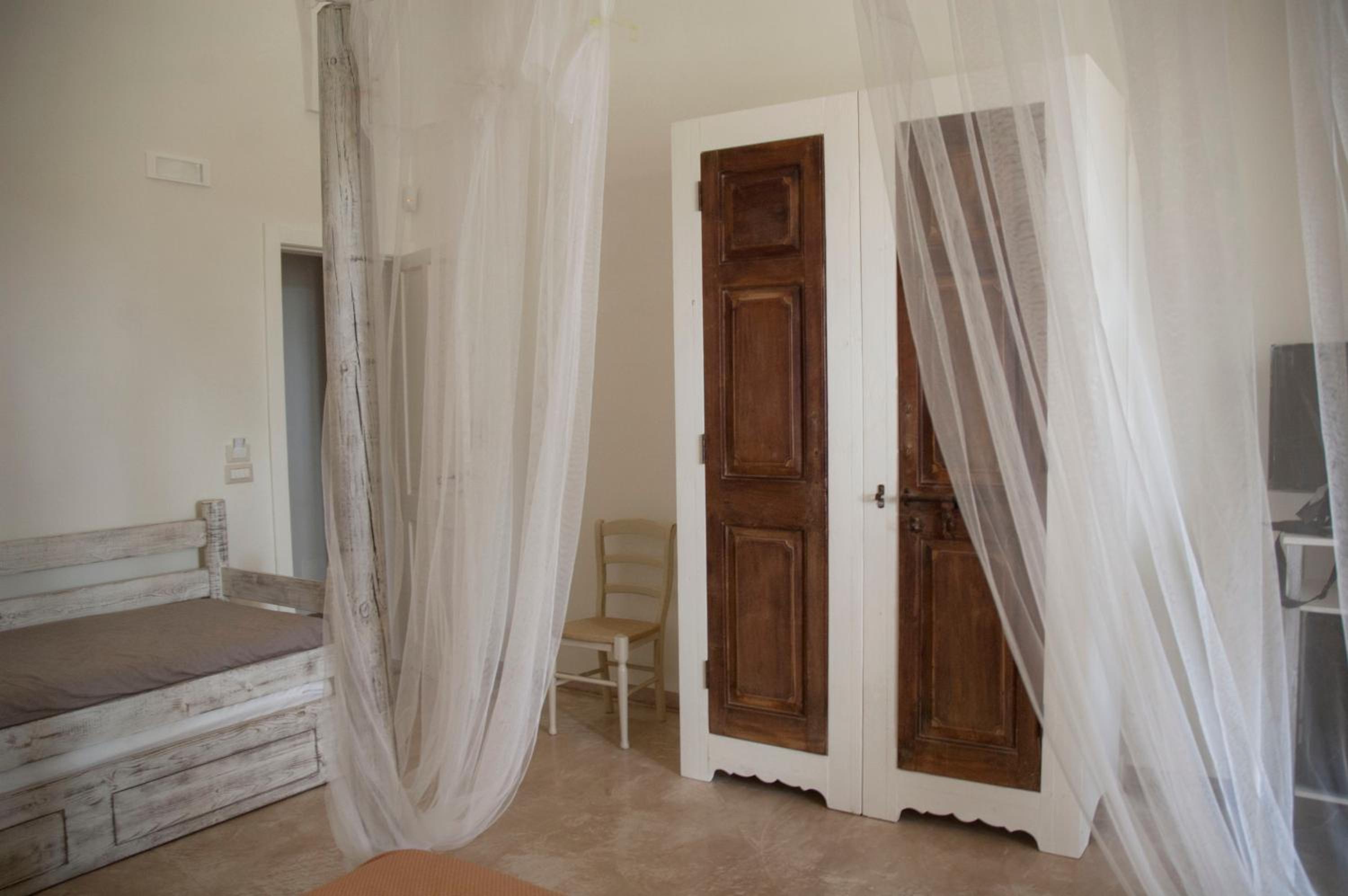 Deluxe Double Room with Extra Bed - Photo 5