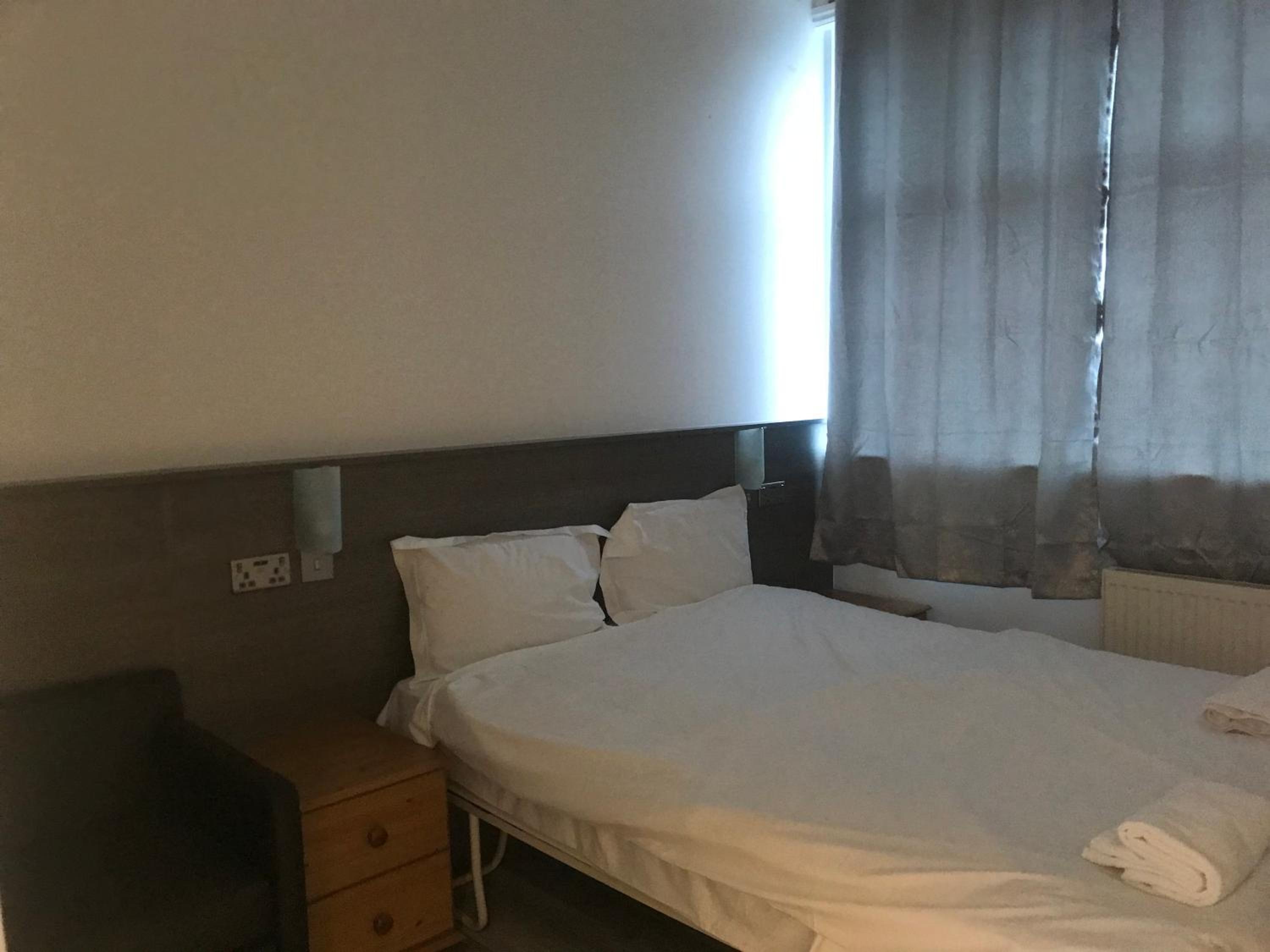 Two-Bedroom Apartment - Photo 2