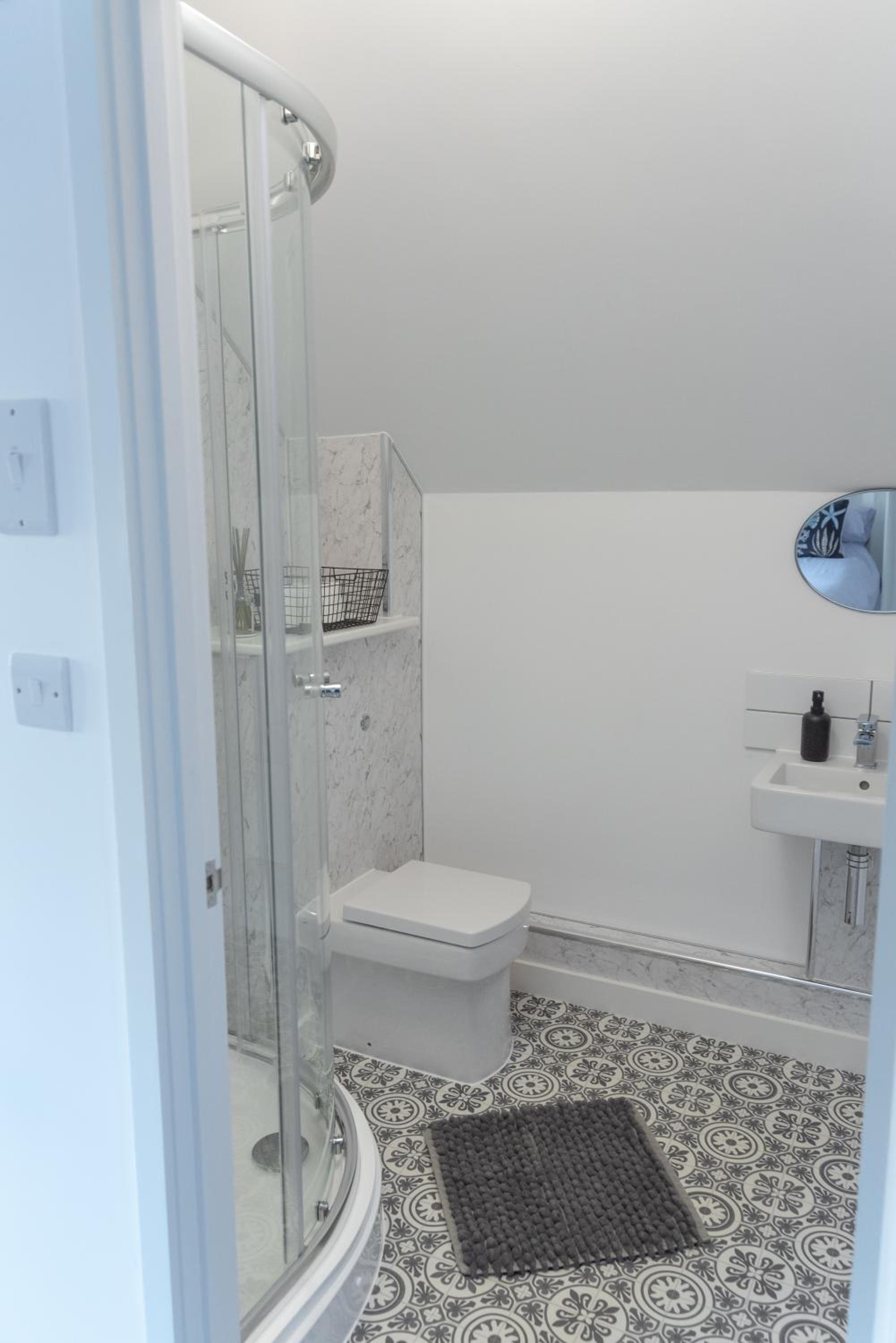 One-Bedroom Apartment photo 2