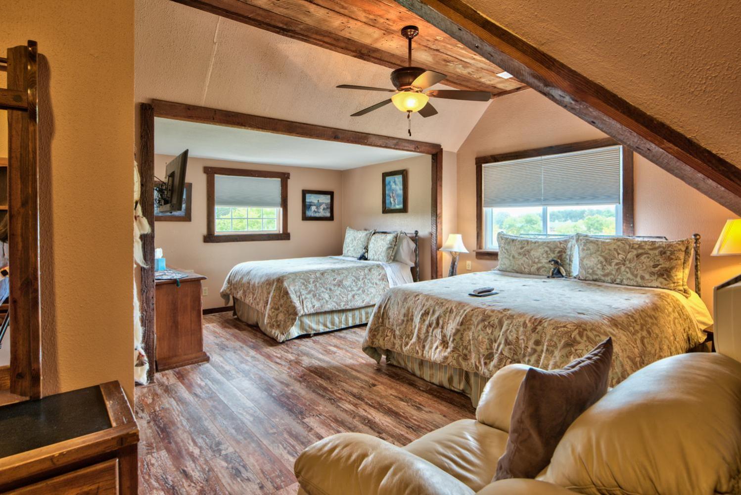 Family Room - Photo 2