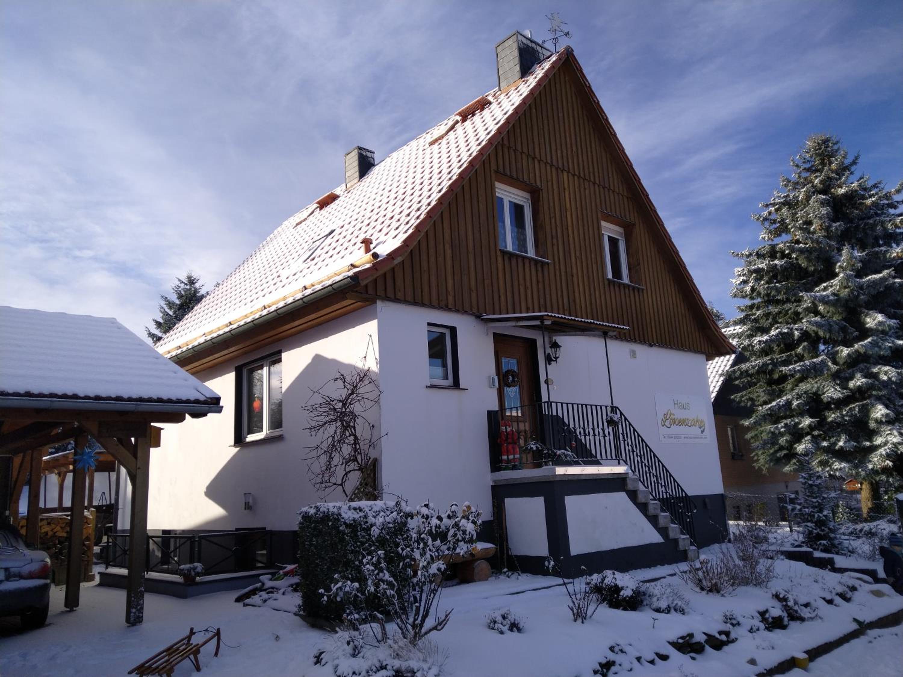 Three-Bedroom House photo 2