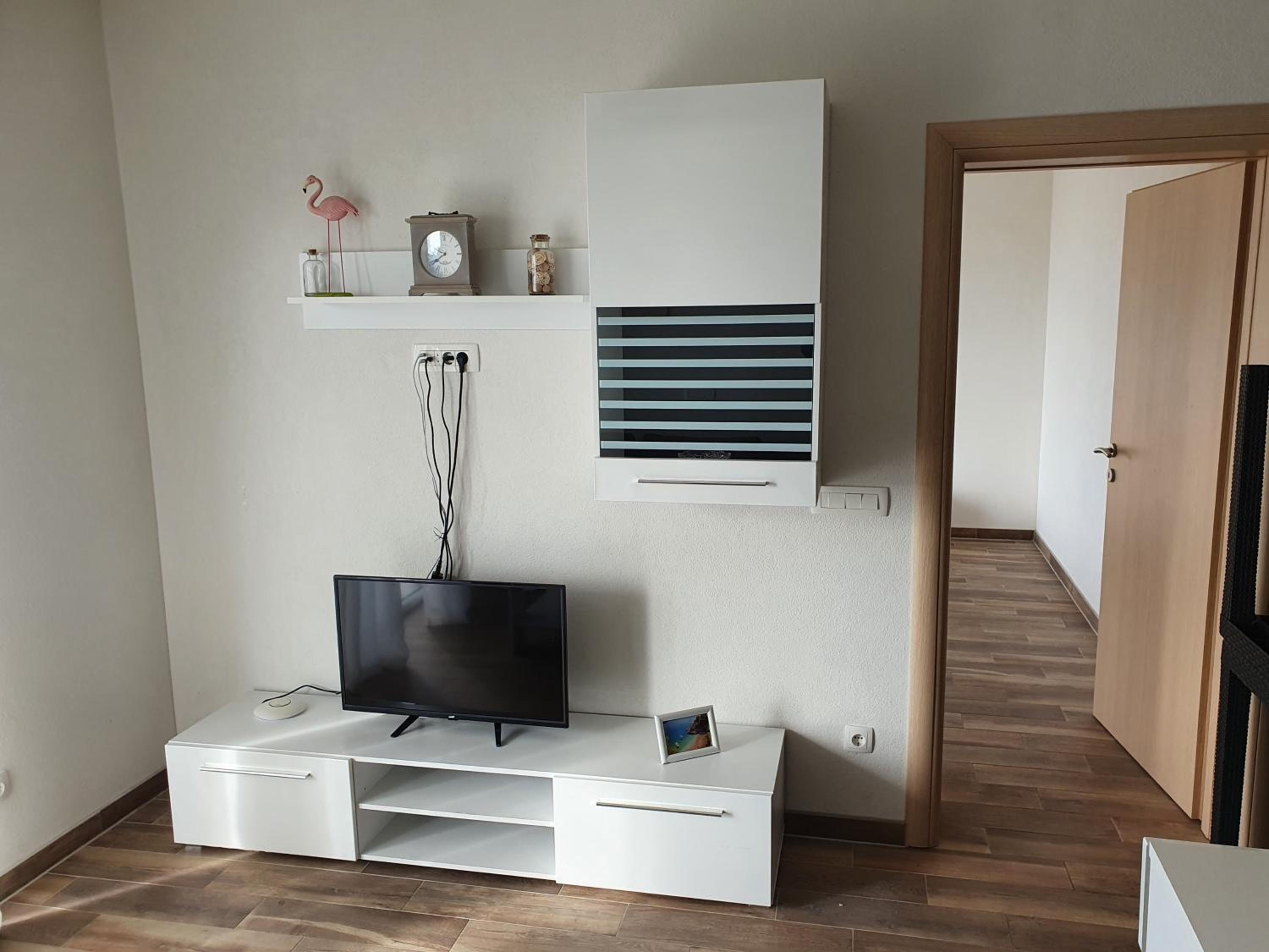 Large apartment 2nd Floor with Sea View - no 7