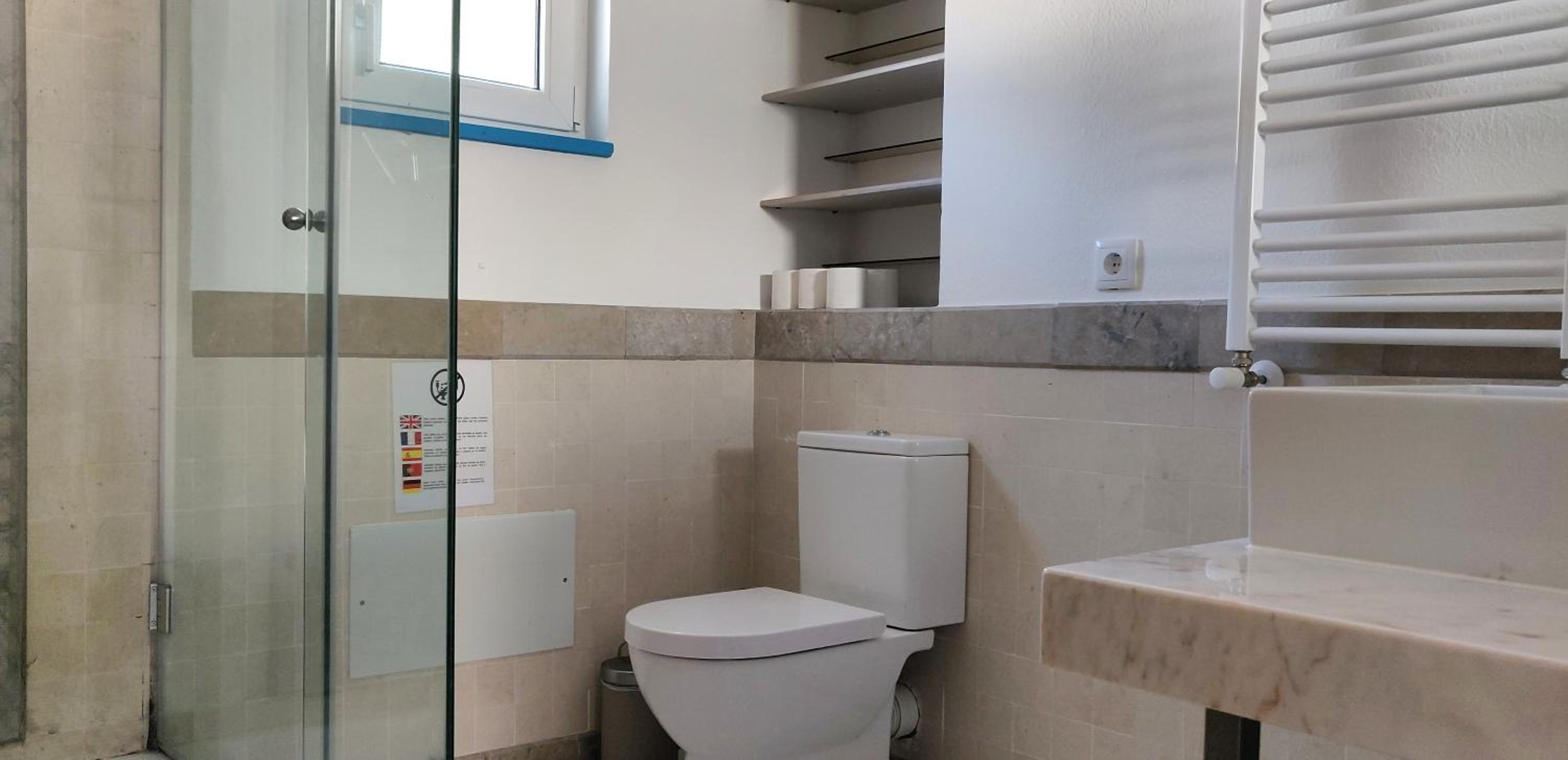 Standard Twin Room with Sea View - Photo 6