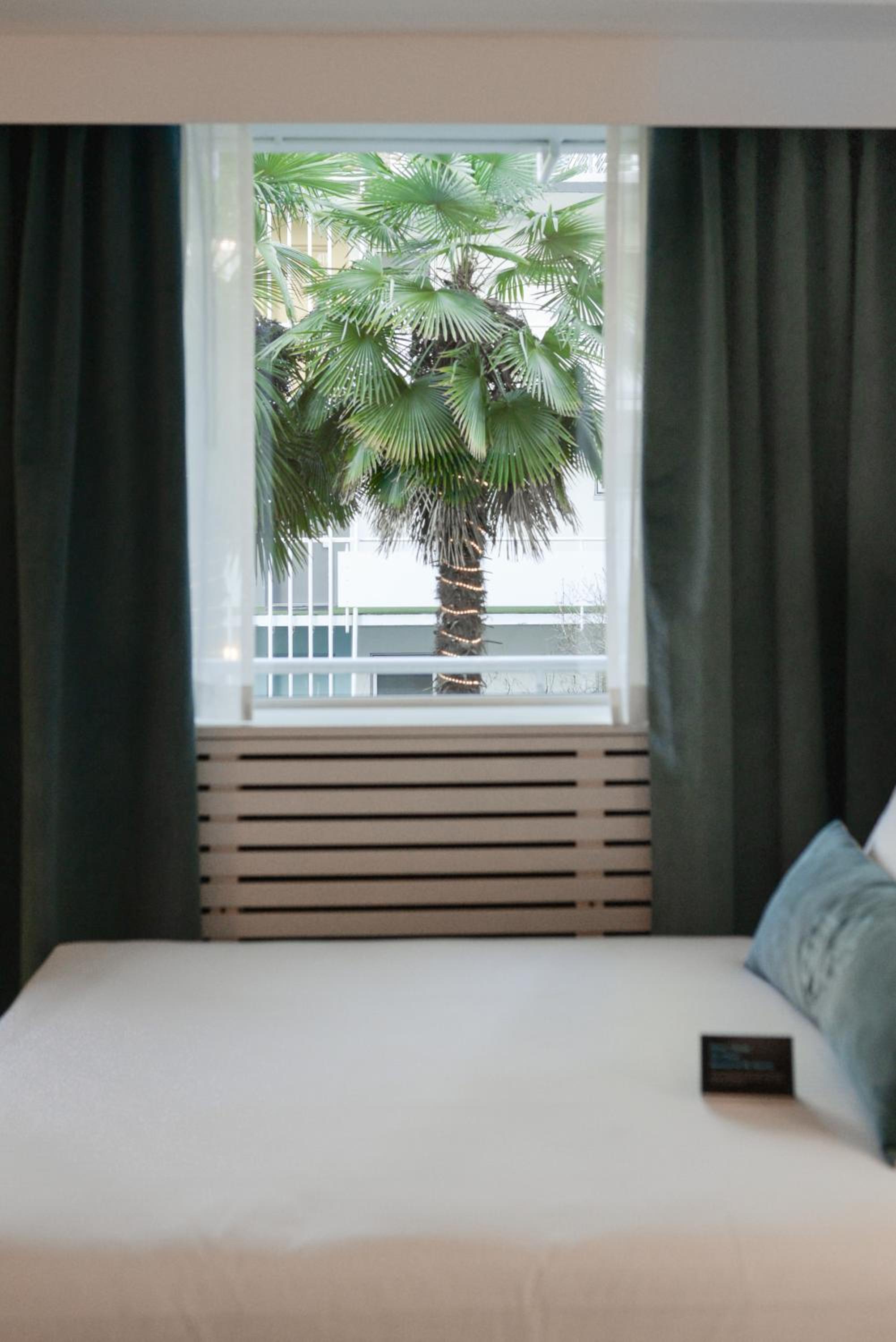 Standard Queen Room - Photo 18