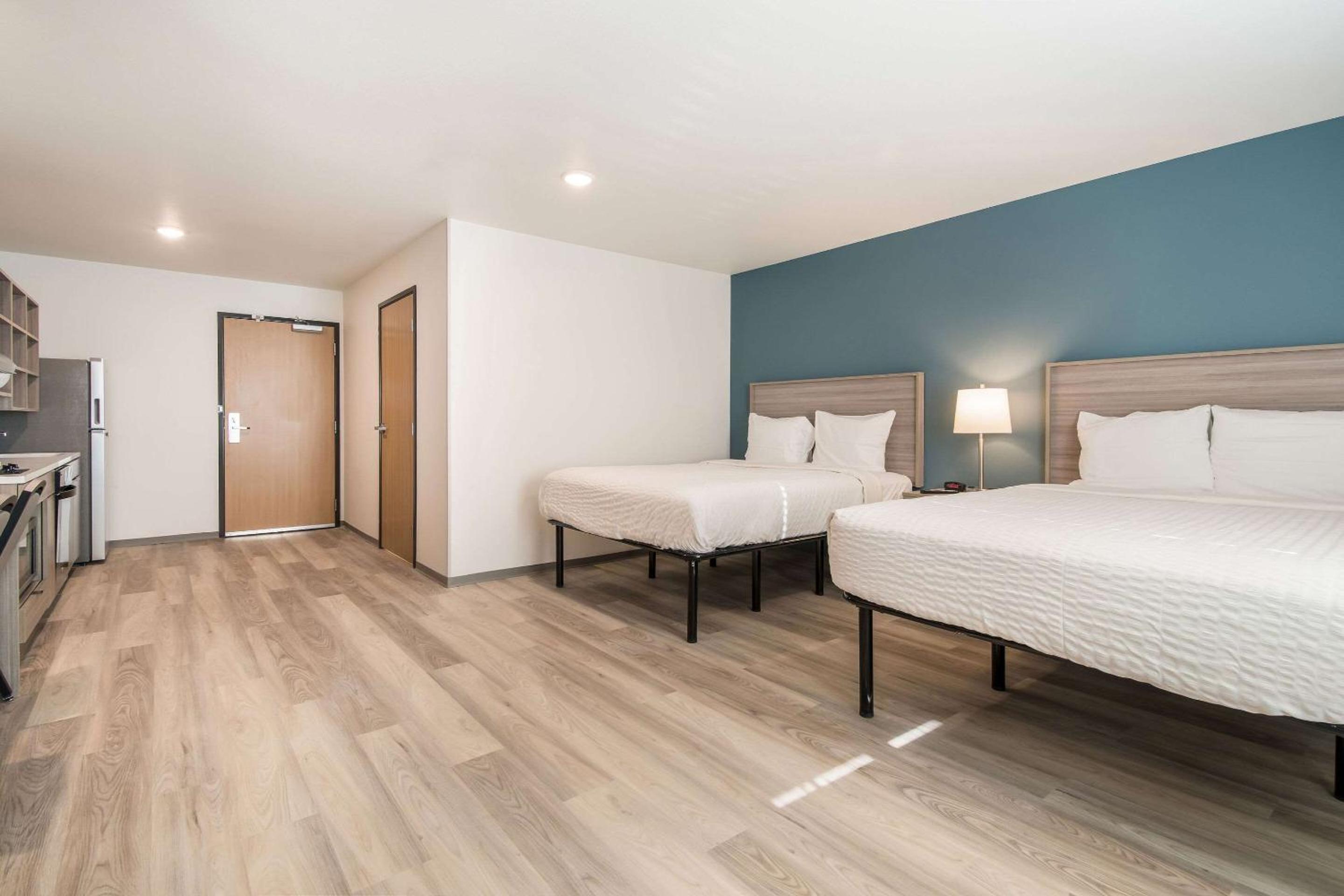 Standard Queen Room with Two Queen Beds - Non Smoking  - Photo 2