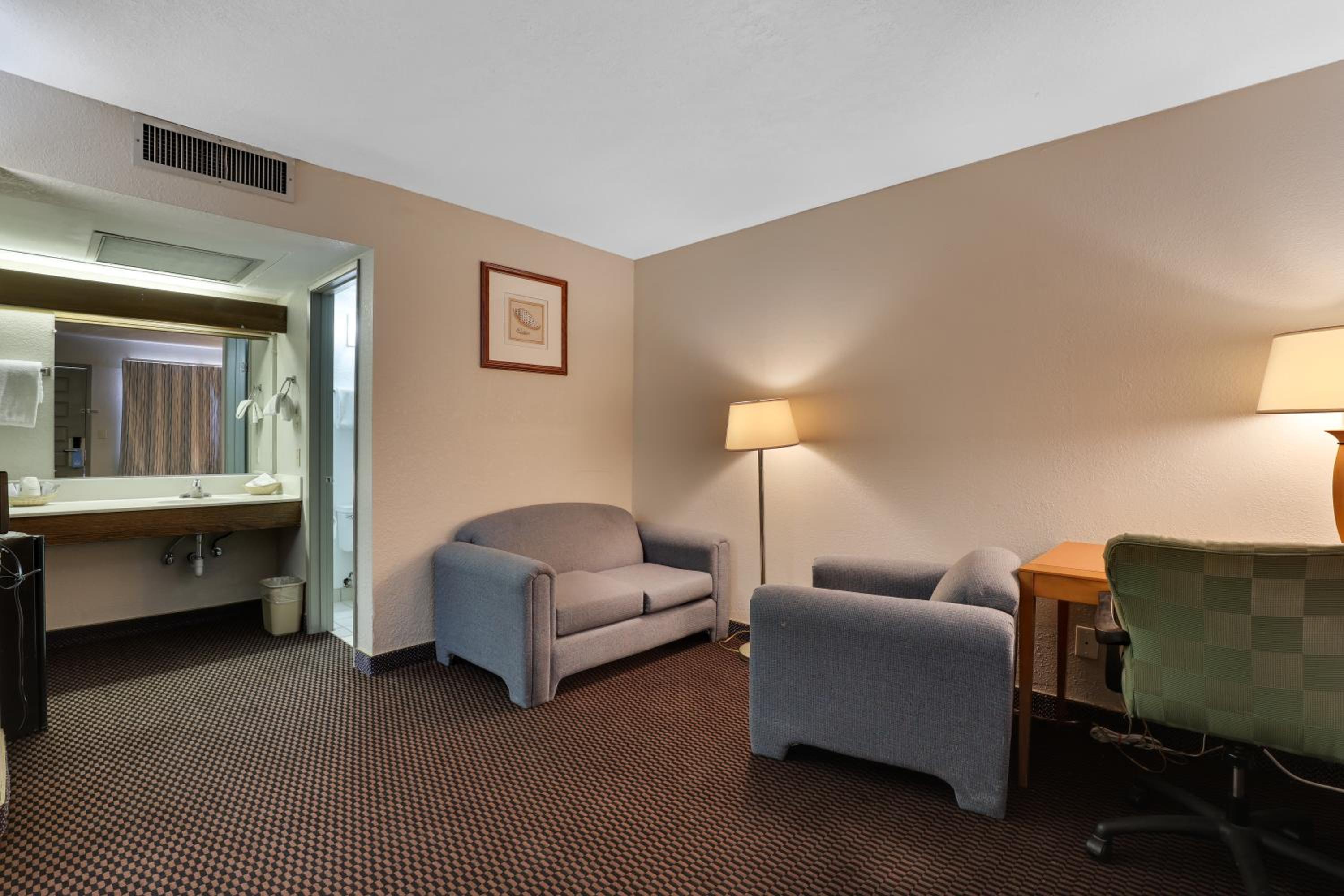Studio Suite with 1 King Bed, Non-Smoking - Photo 2