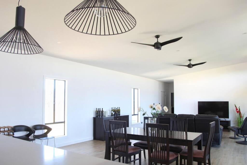 Three-Bedroom House photo 3