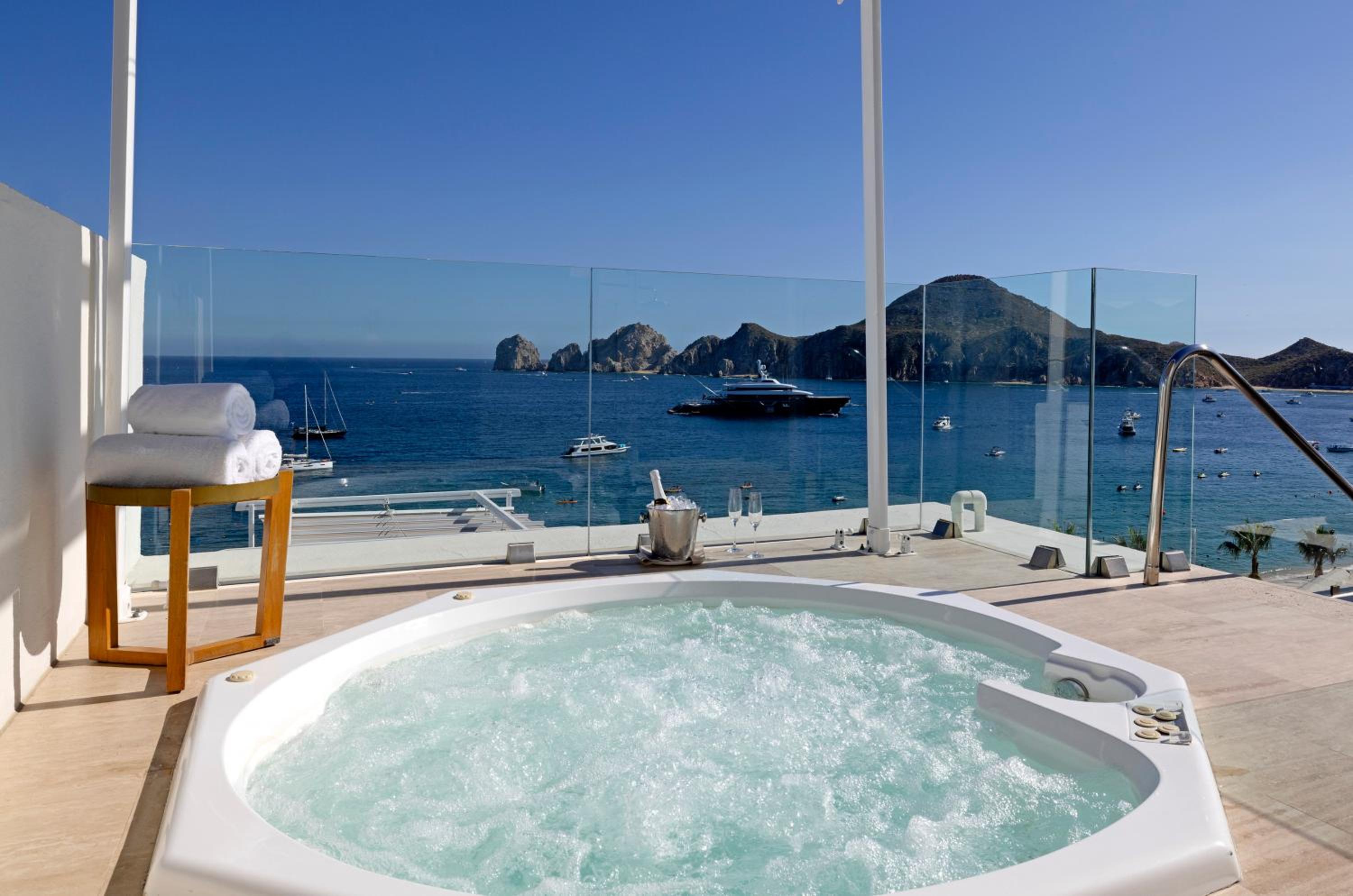 Exclusive Suite with Bath Tub (Non Smoking) photo 3