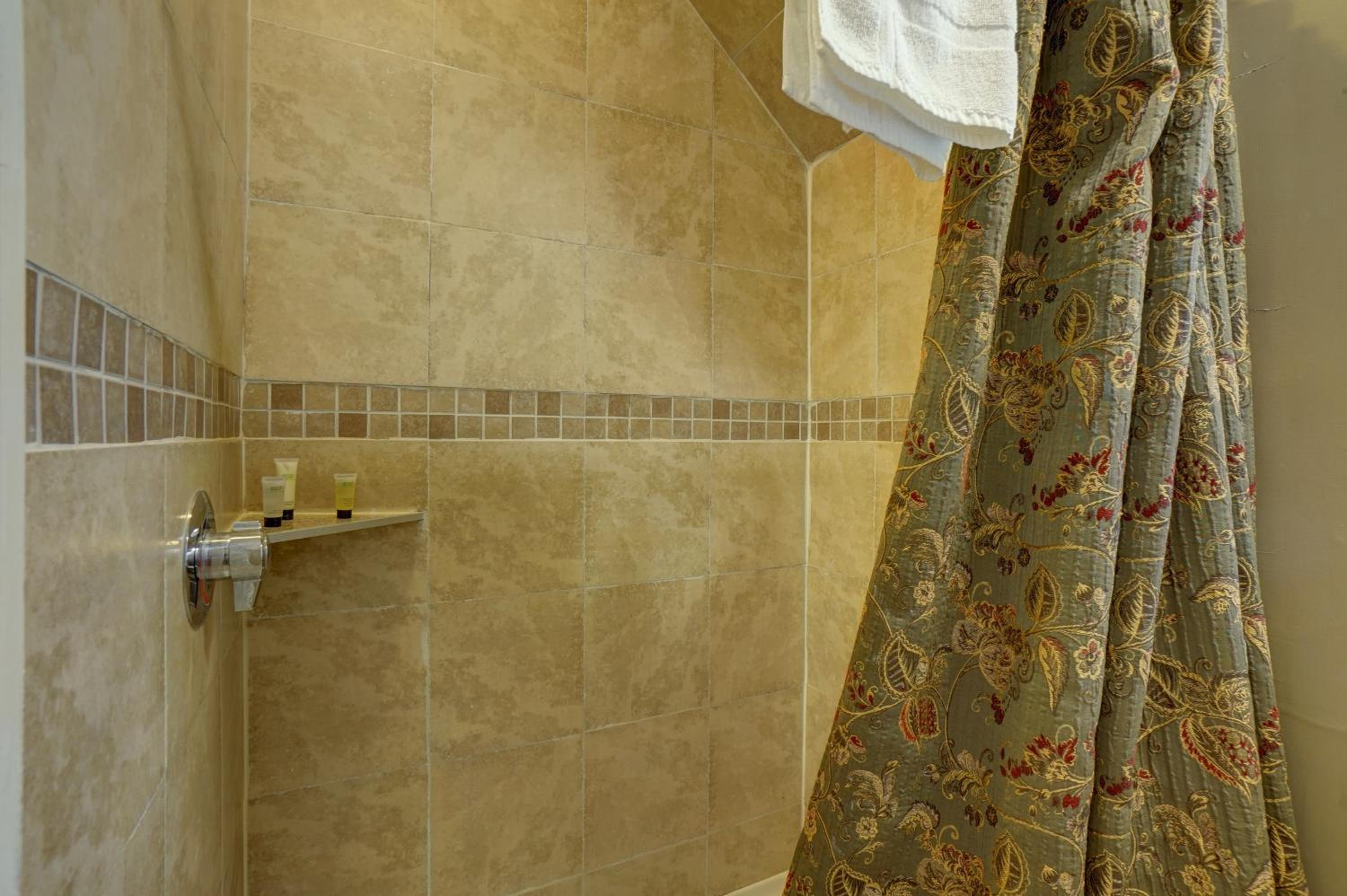 Deluxe Double Room with Bath photo 2