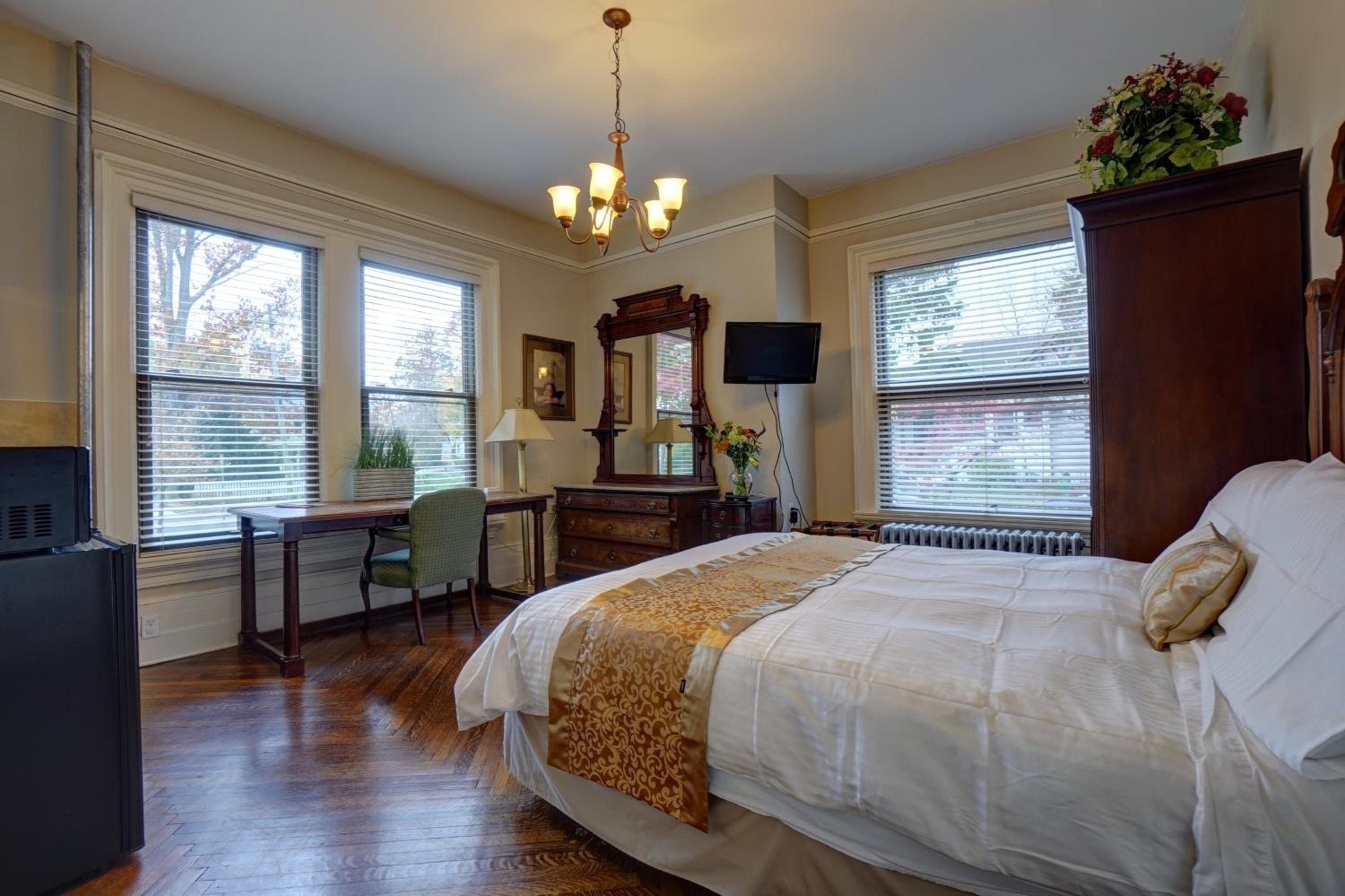 Queen Room - Disability Access photo 3