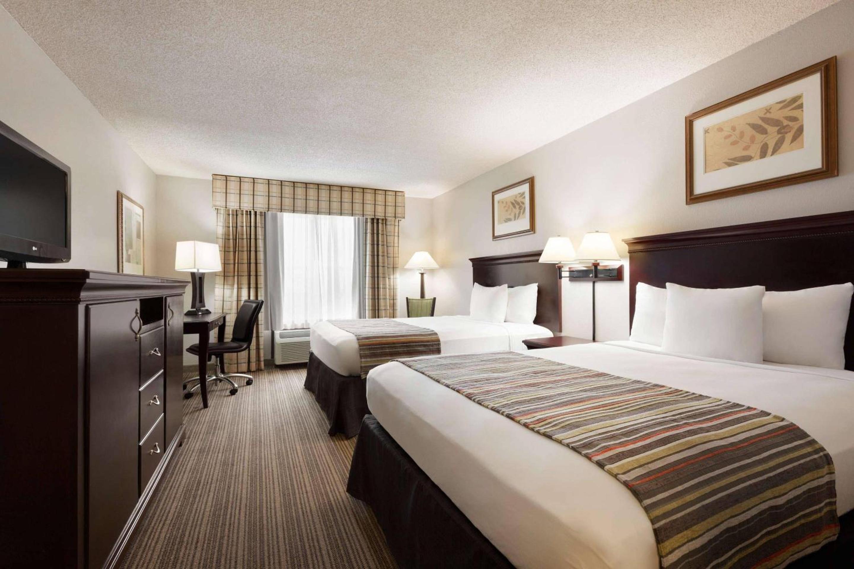 Quadruple Room with Two Queen Beds - Non Smoking