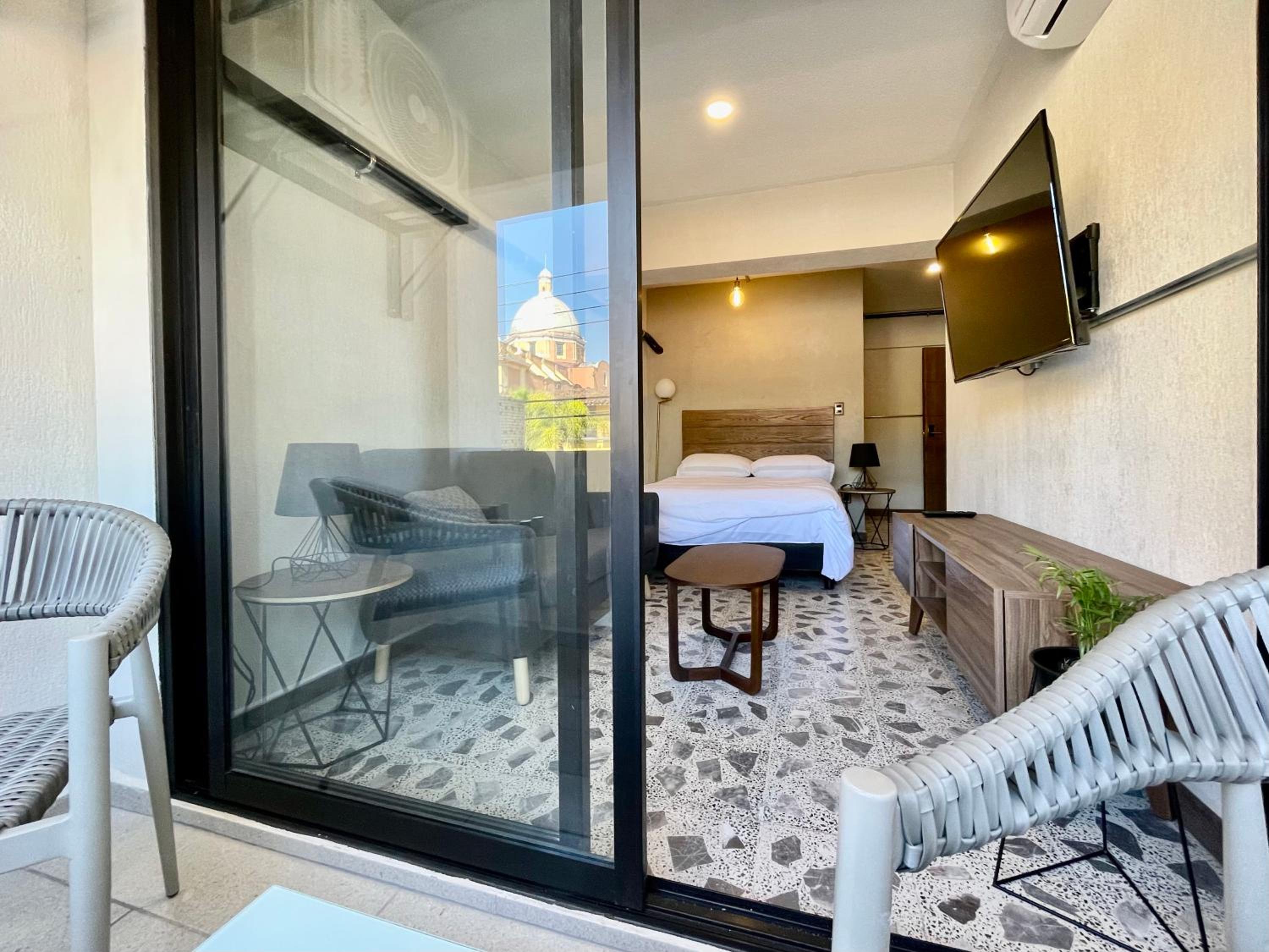 Queen Room with Balcony photo 1