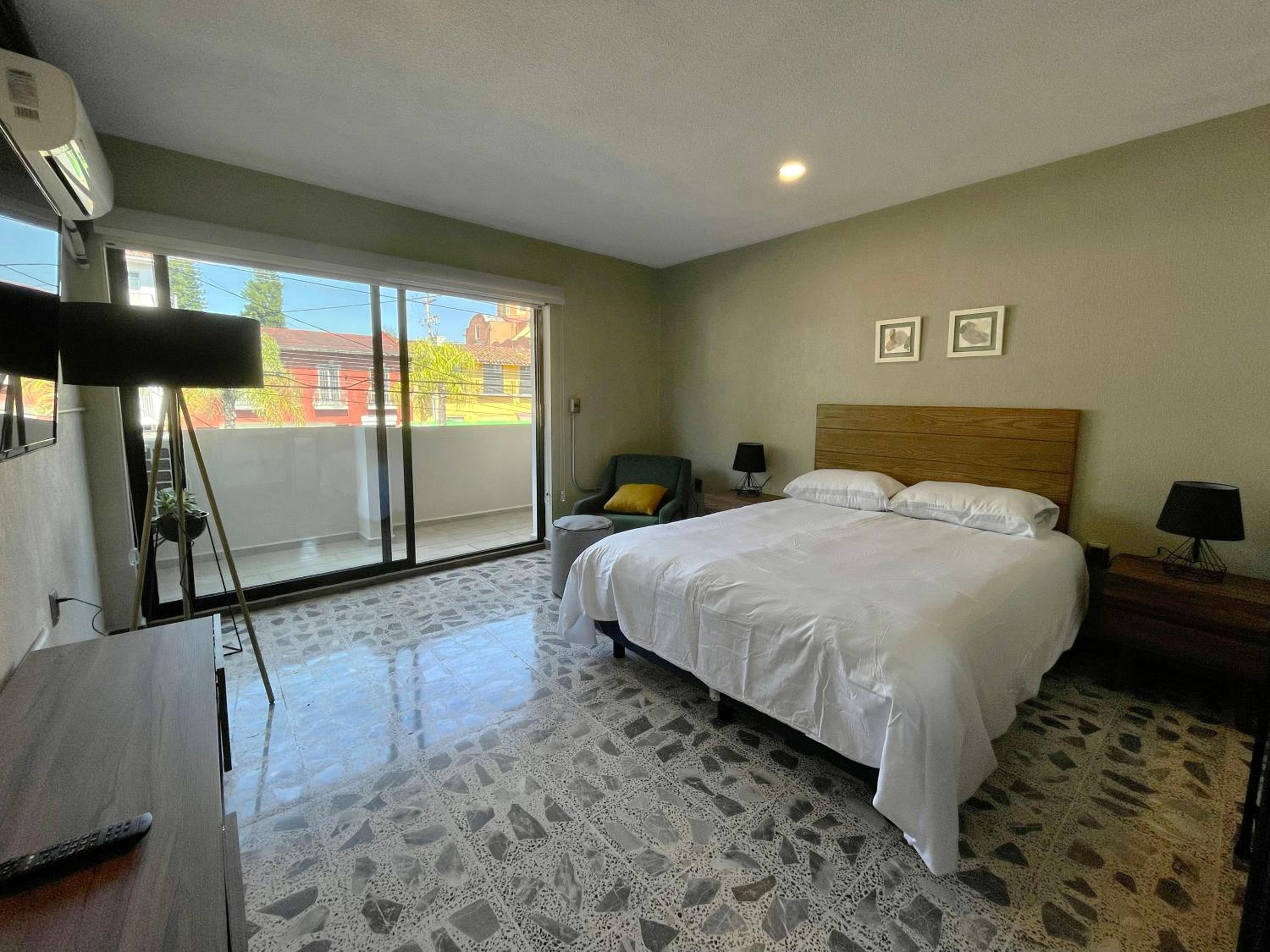 Queen Room with Balcony photo 3