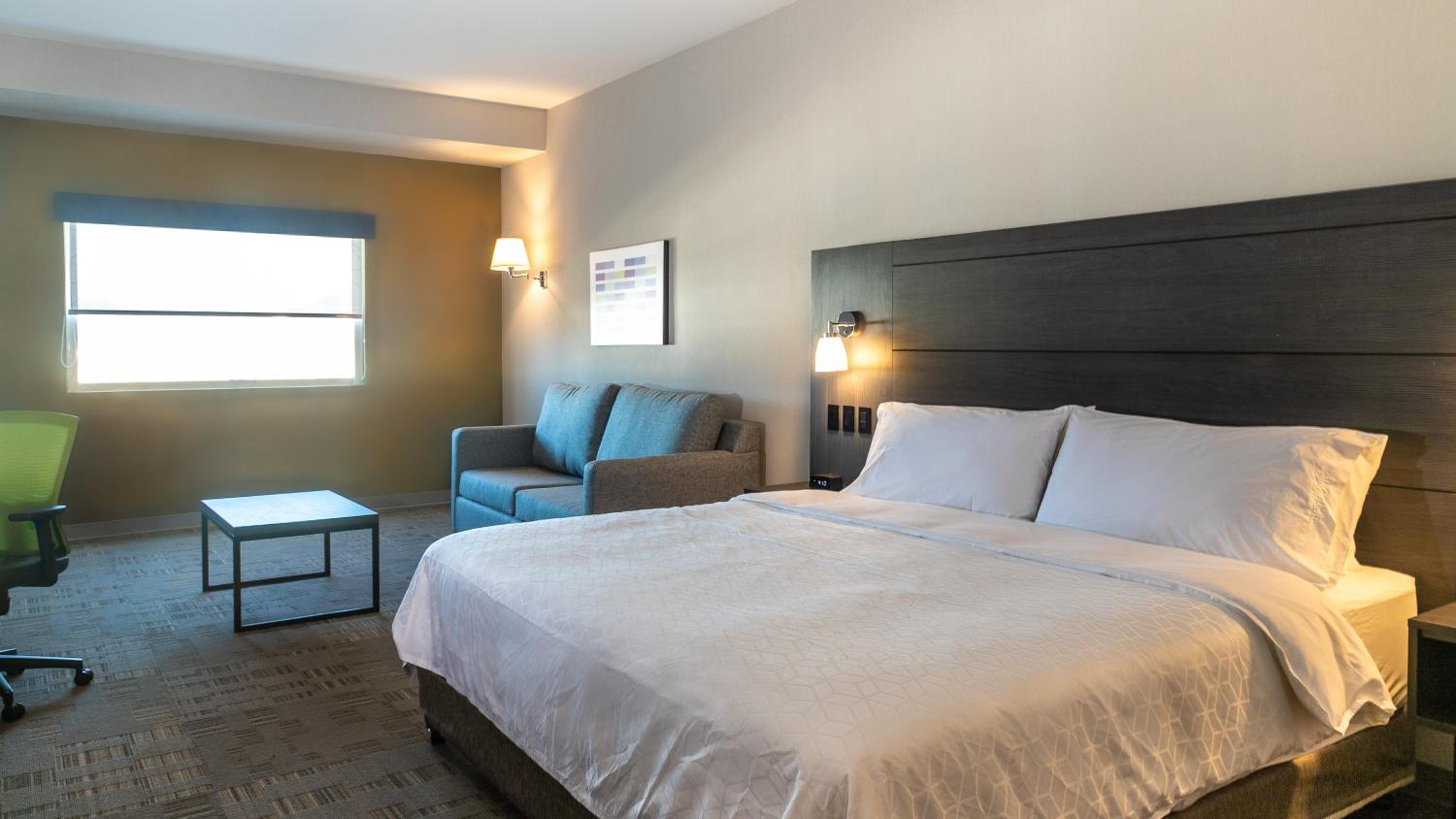 King Suite - Photo 2