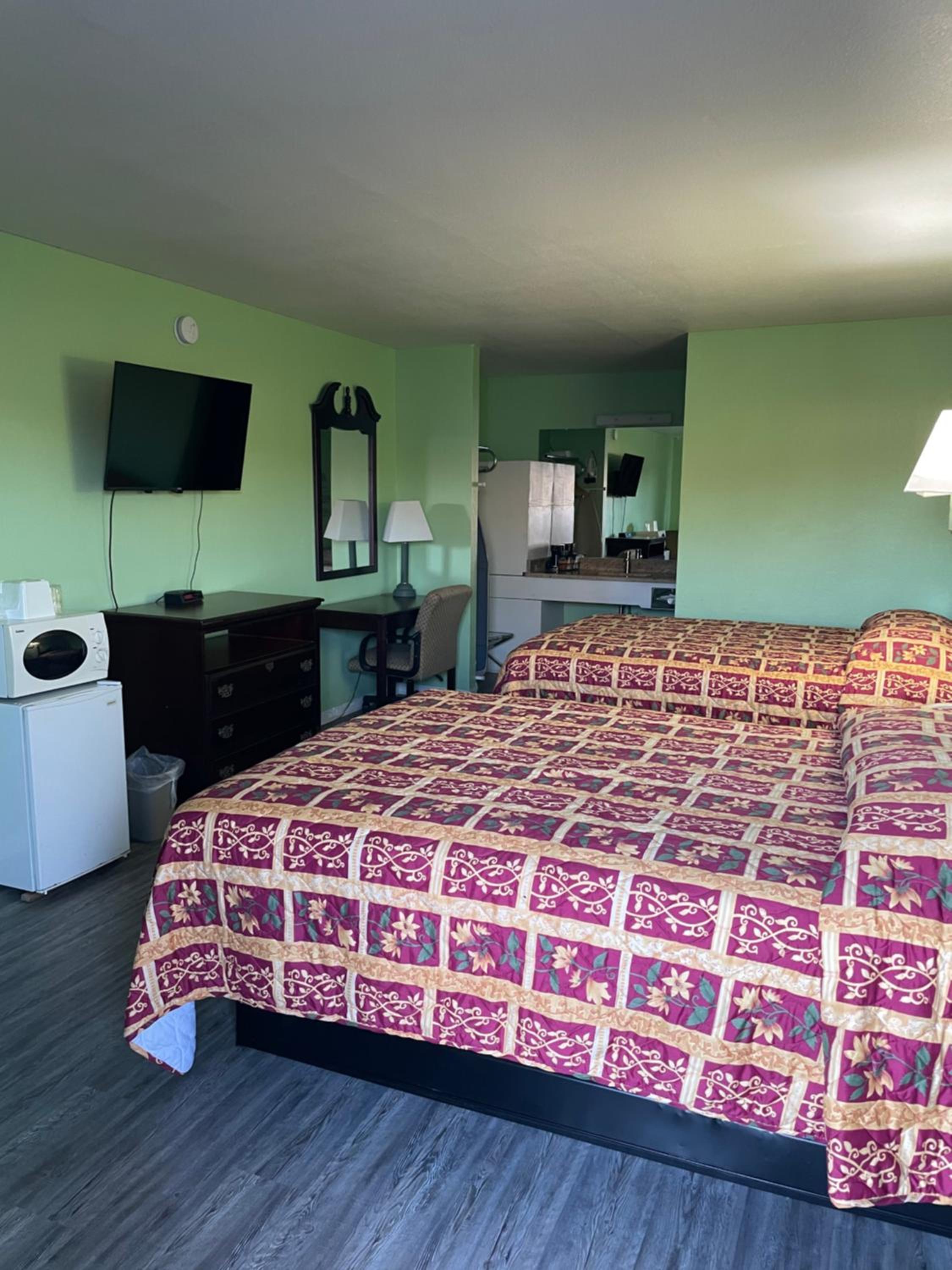 Queen Room with Two Queen Beds - Photo 1
