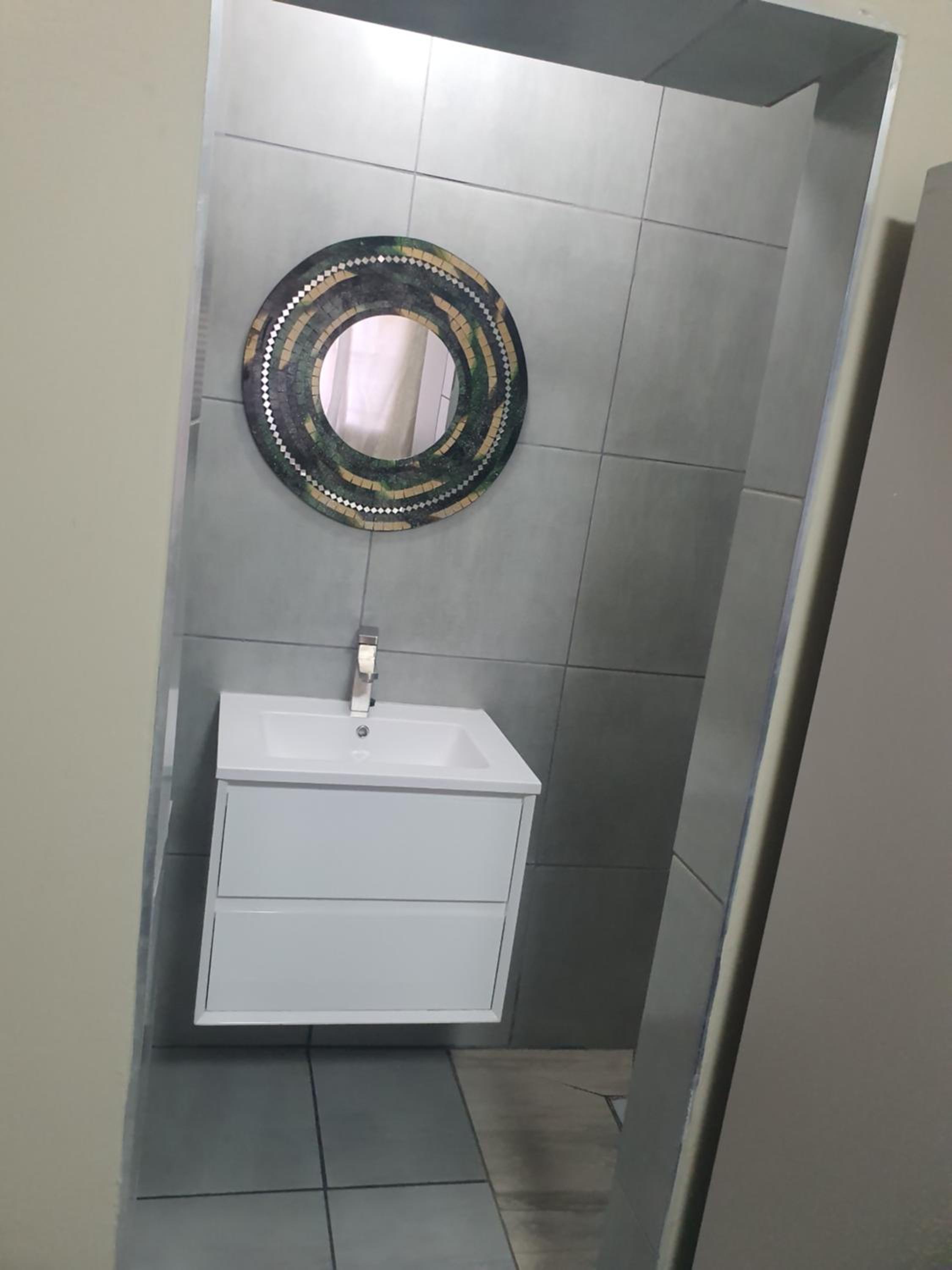 Deluxe Double Room with Shower - Photo 16