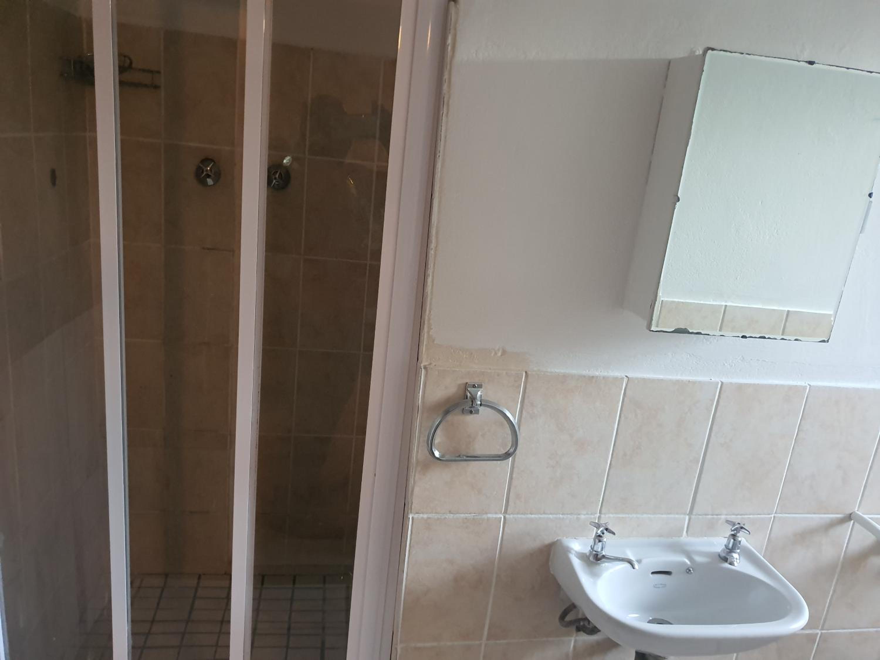 Deluxe Double Room with Shower - Photo 2