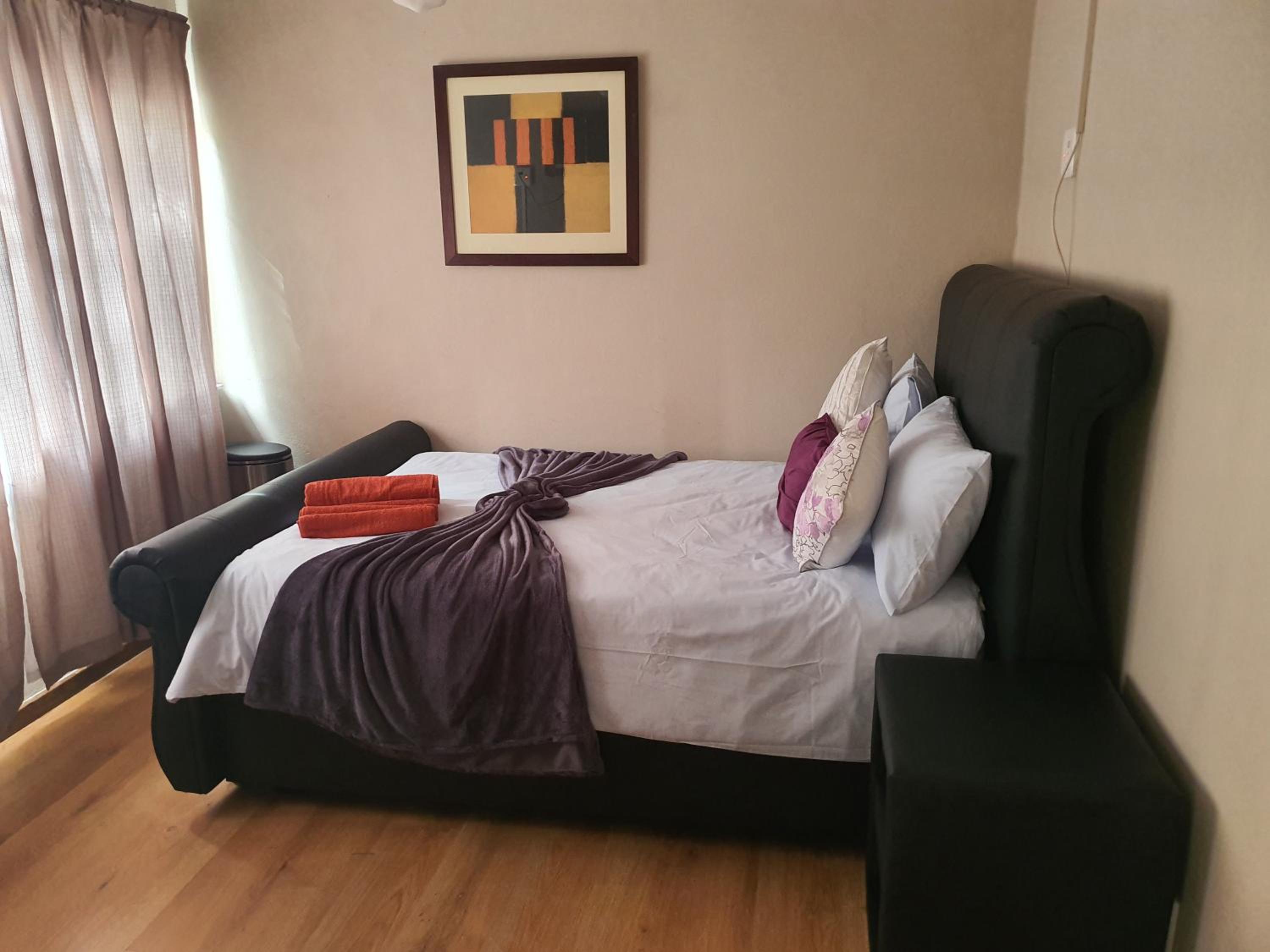 Deluxe Double Room with Shower - Photo 12