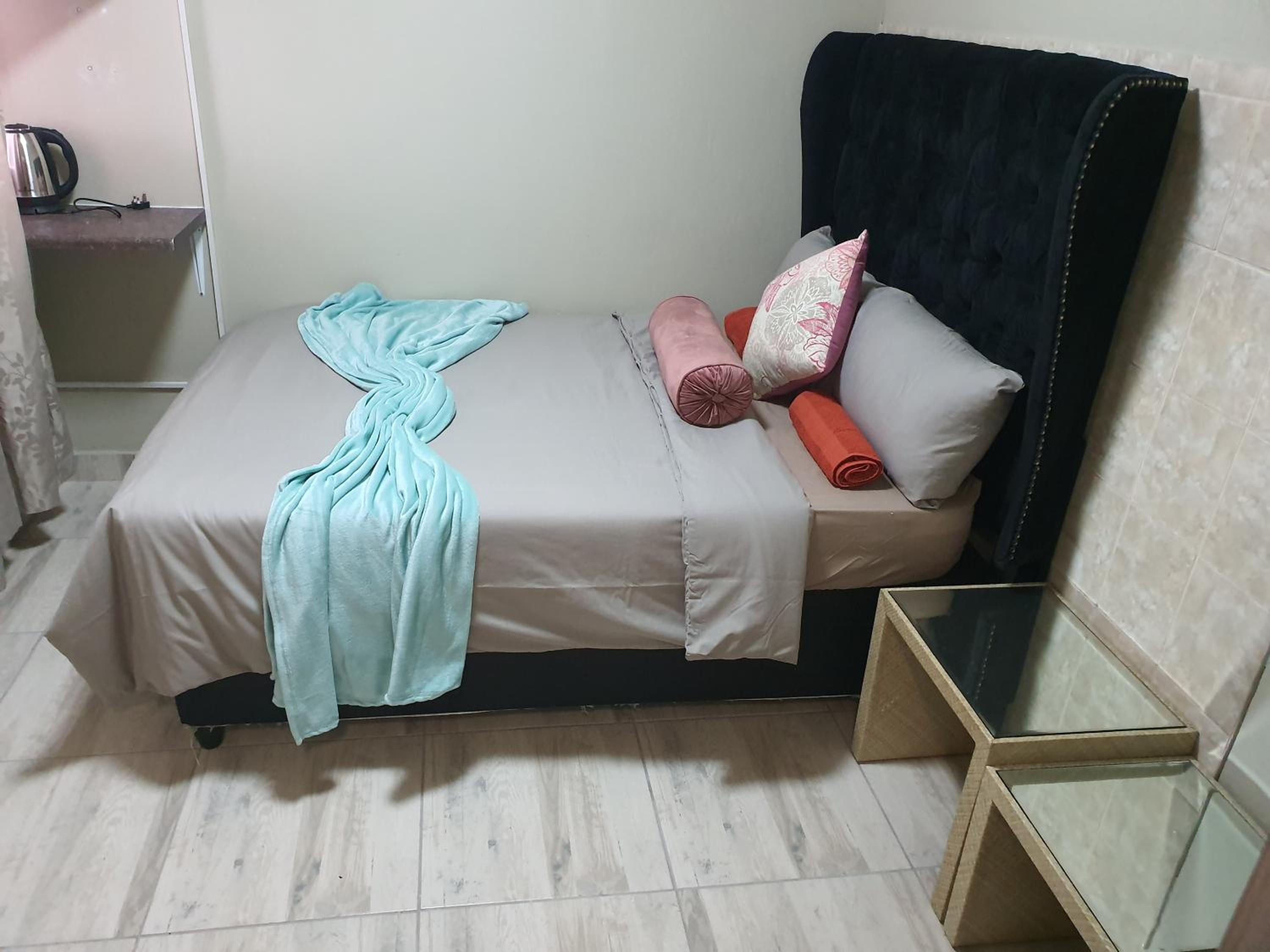 Deluxe Double Room with Shower - Photo 7