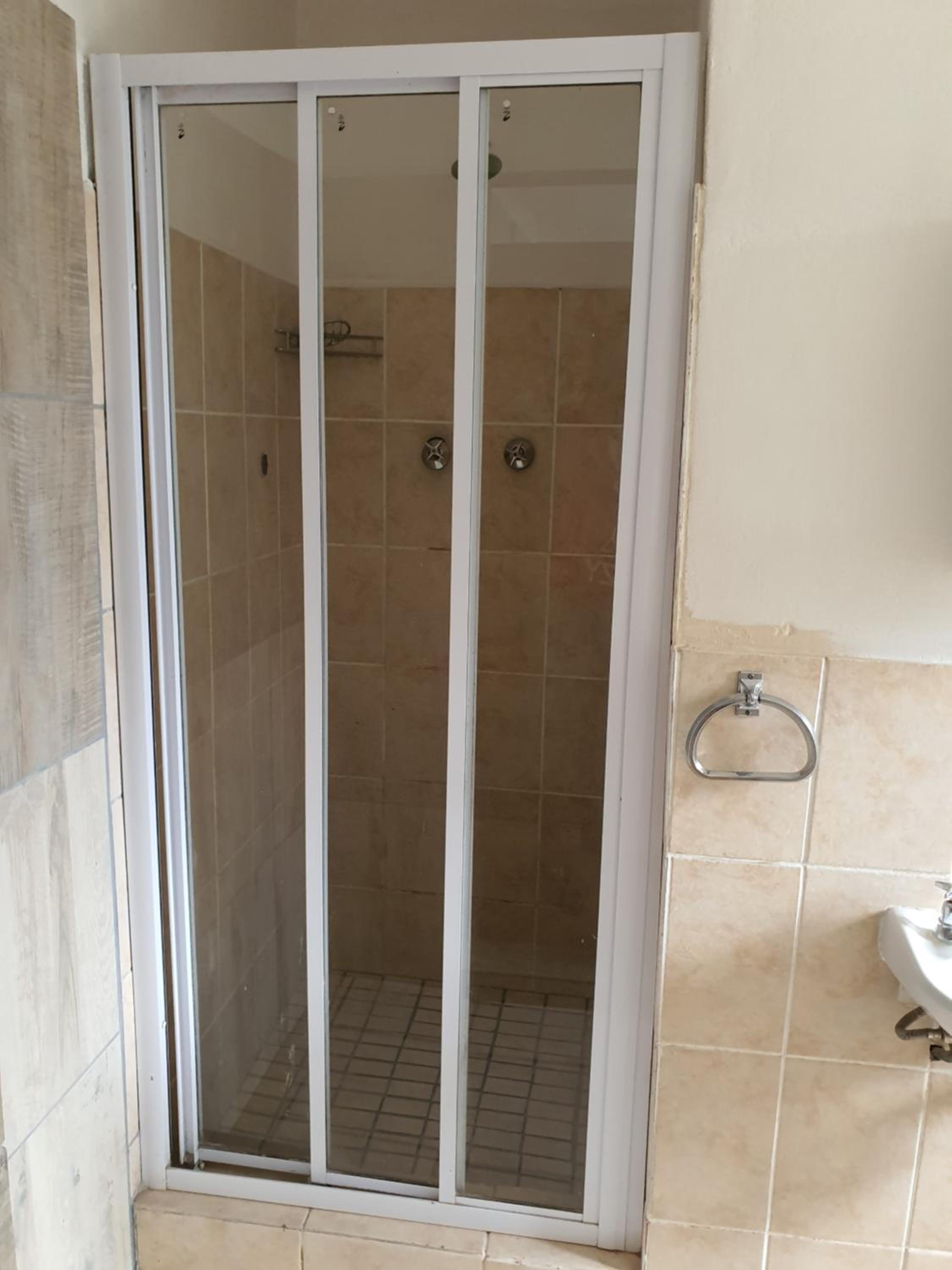 Deluxe Double Room with Shower - Photo 21