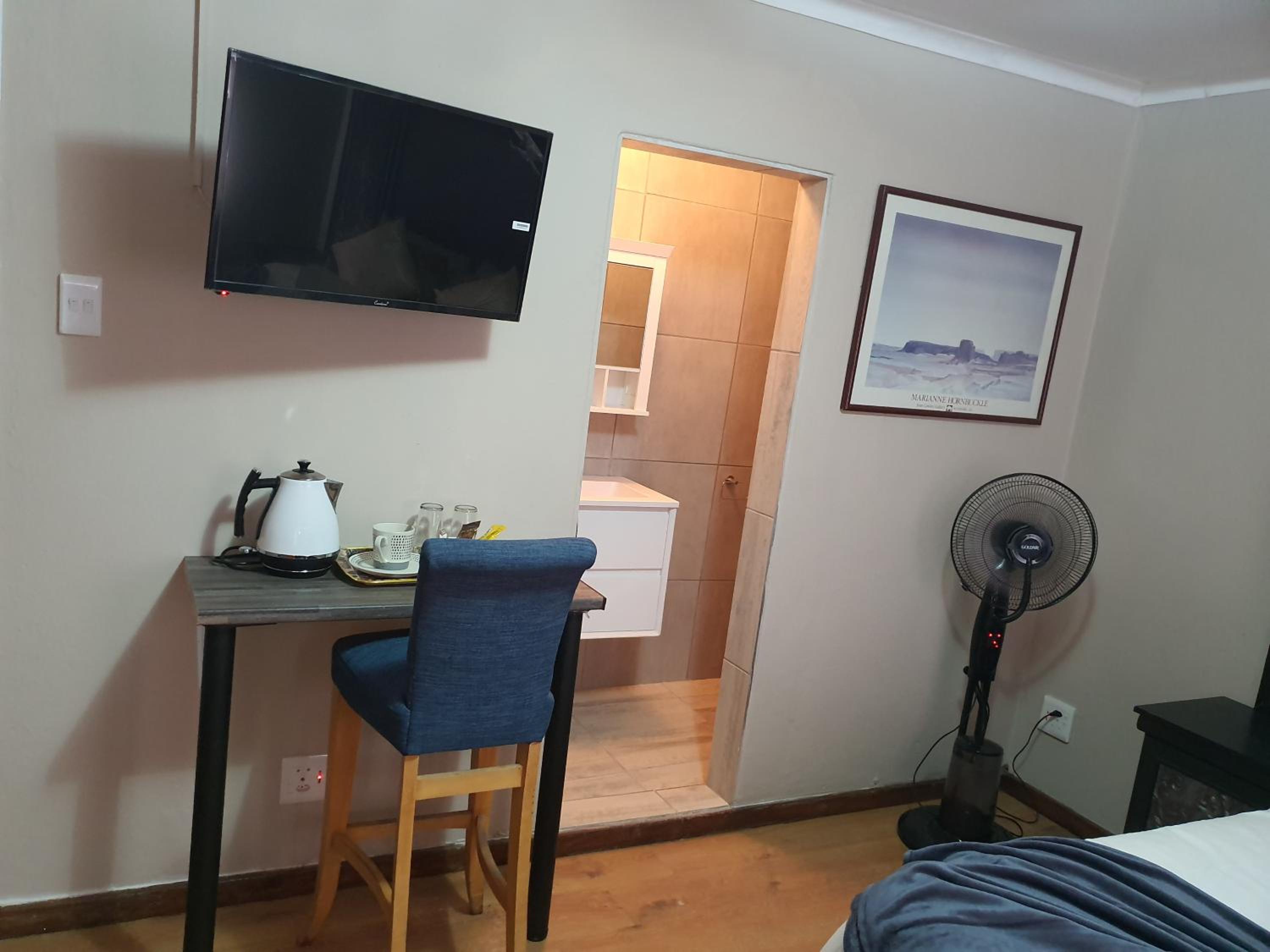 Deluxe Double Room with Shower - Photo 3