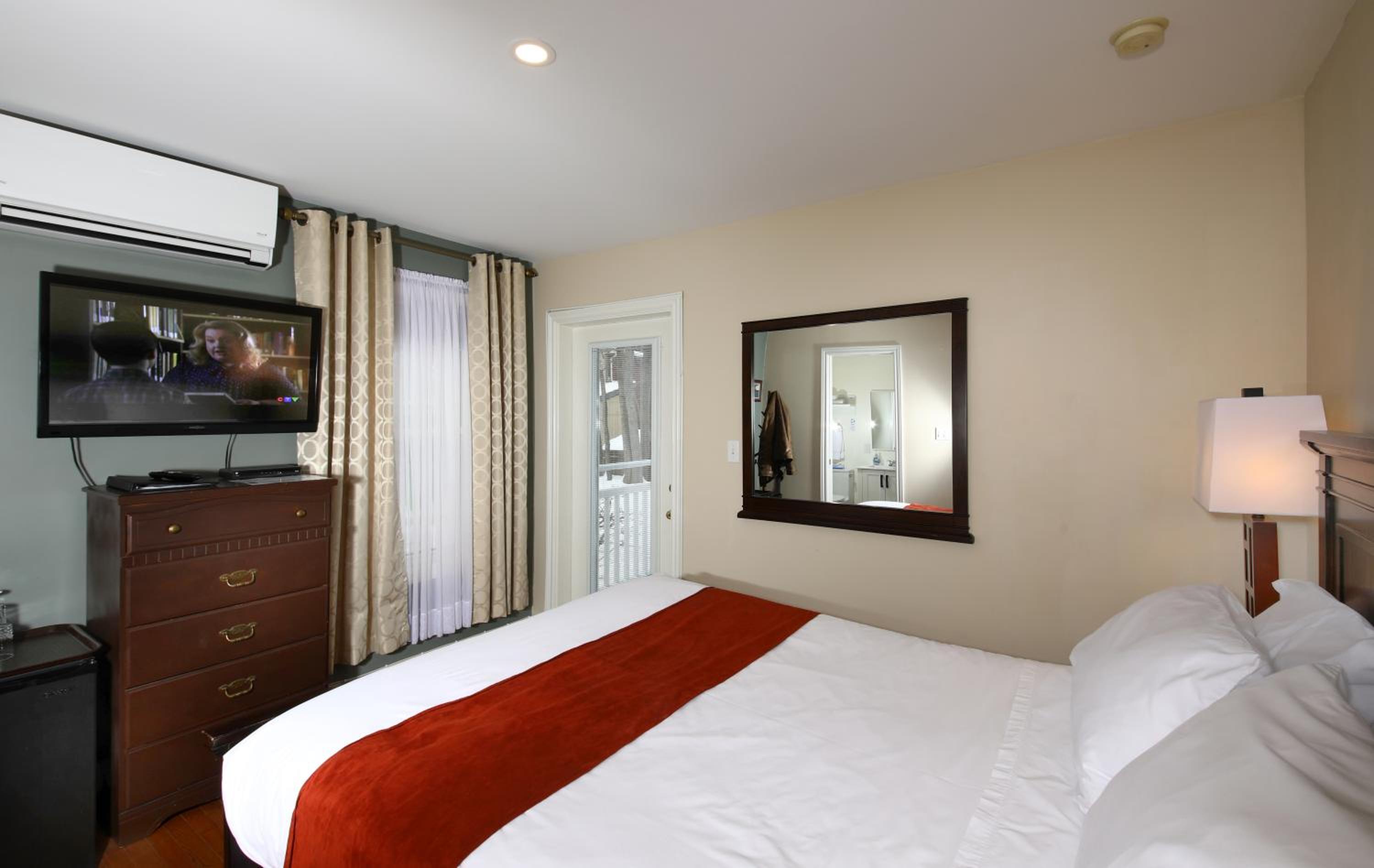 Queen Room with Balcony