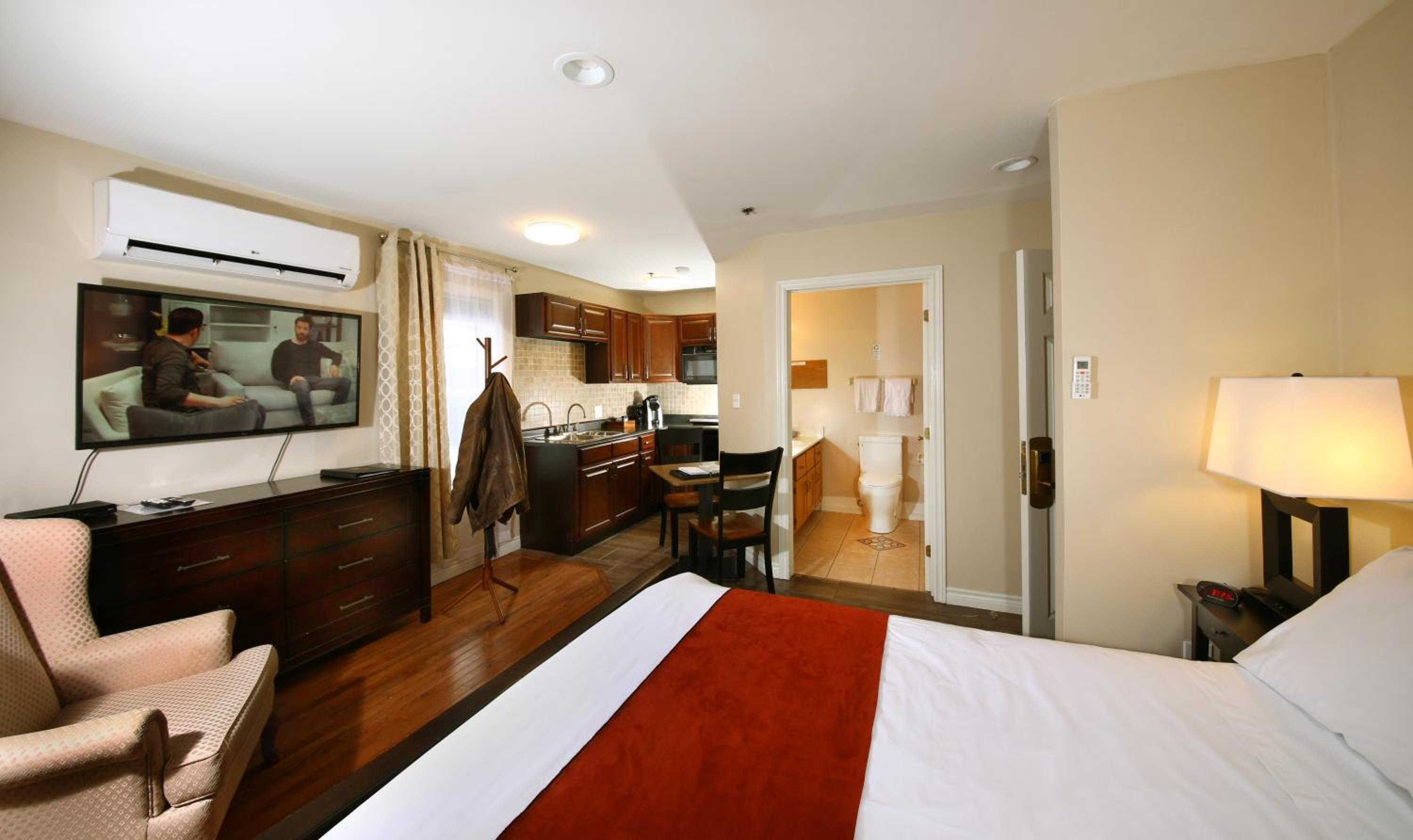 Deluxe Queen Room