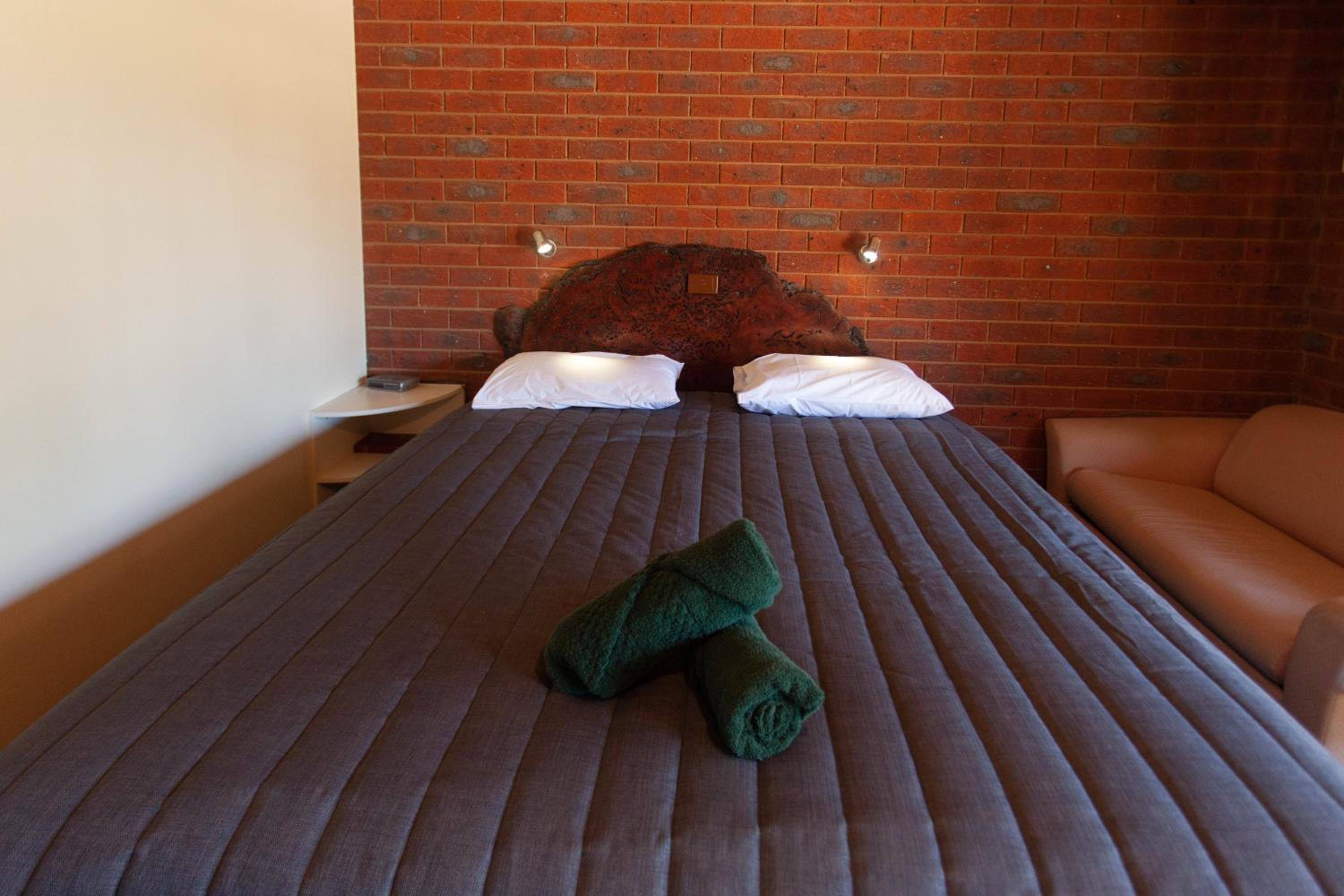 Deluxe King Room - Photo 4