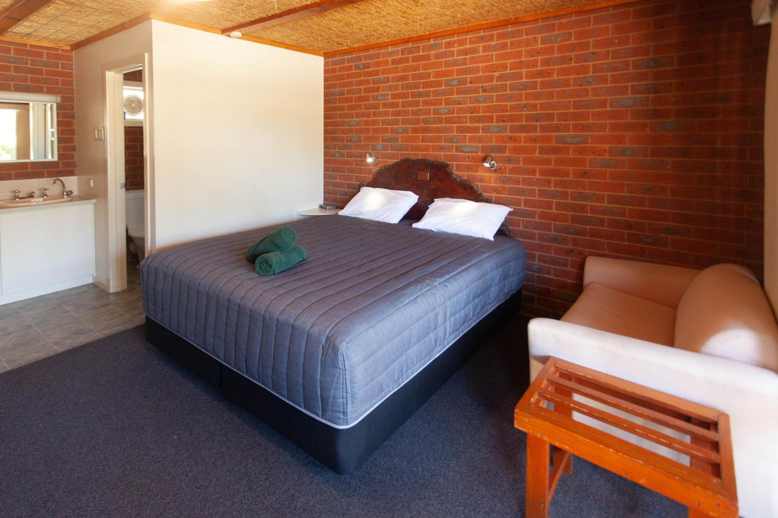Deluxe King Room - Photo 3
