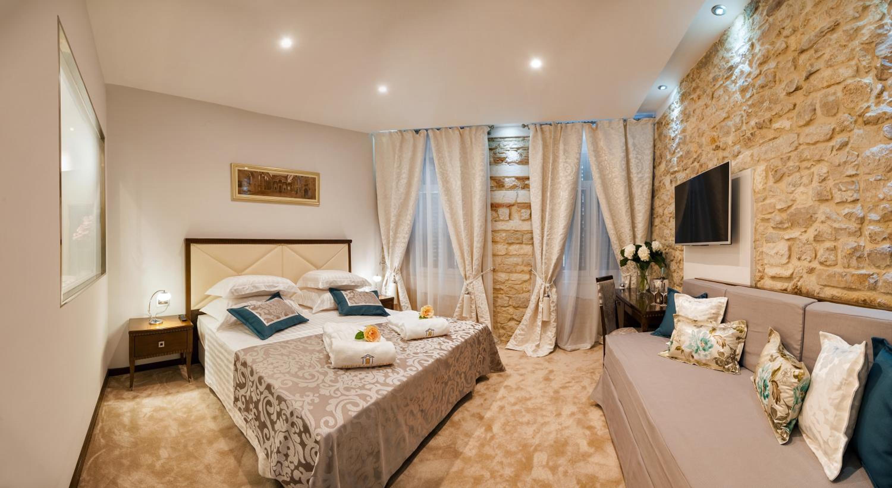 Deluxe Double or Twin Room with City View