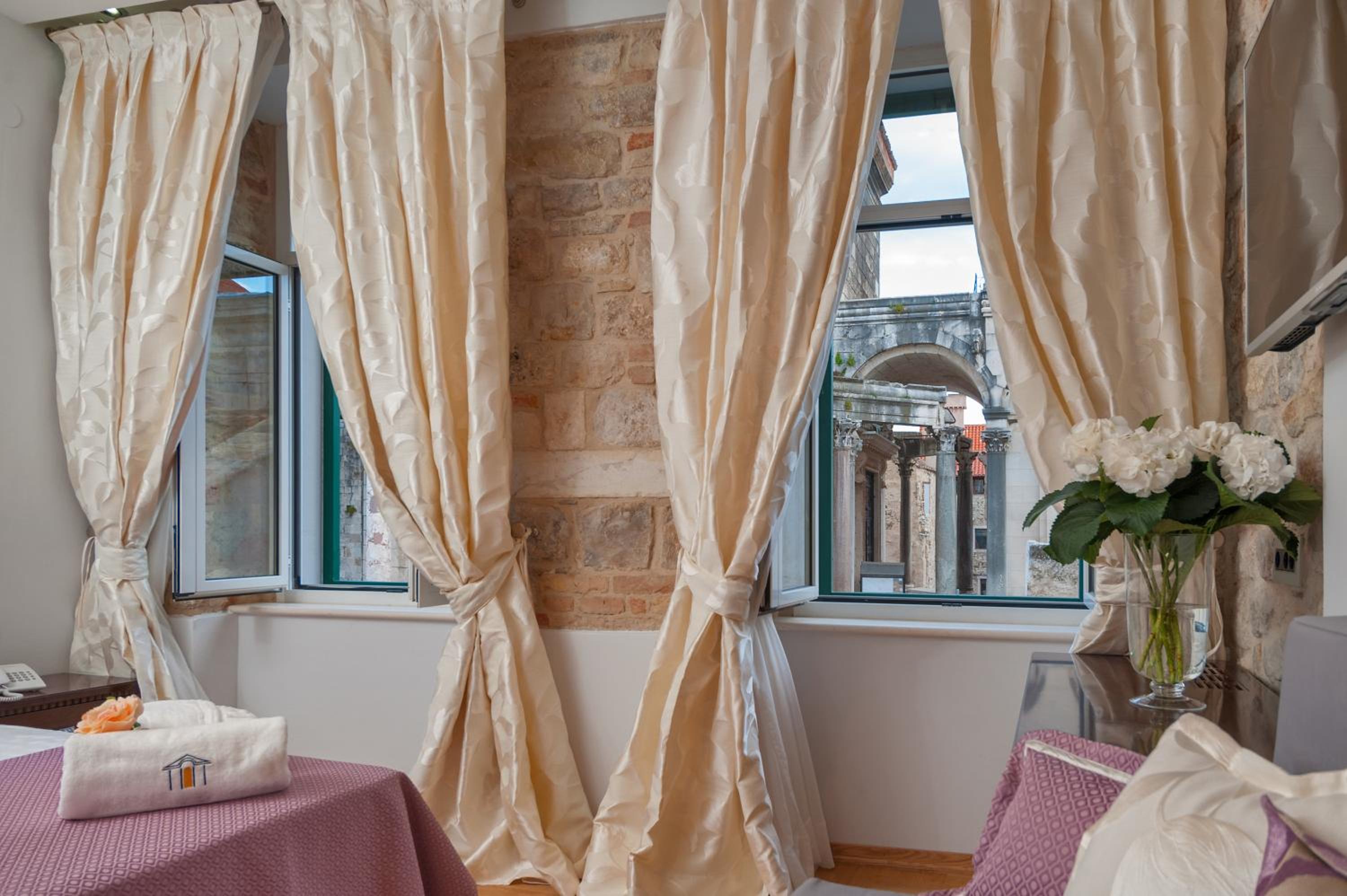 Deluxe Double or Twin Room with City View - Ground Floor