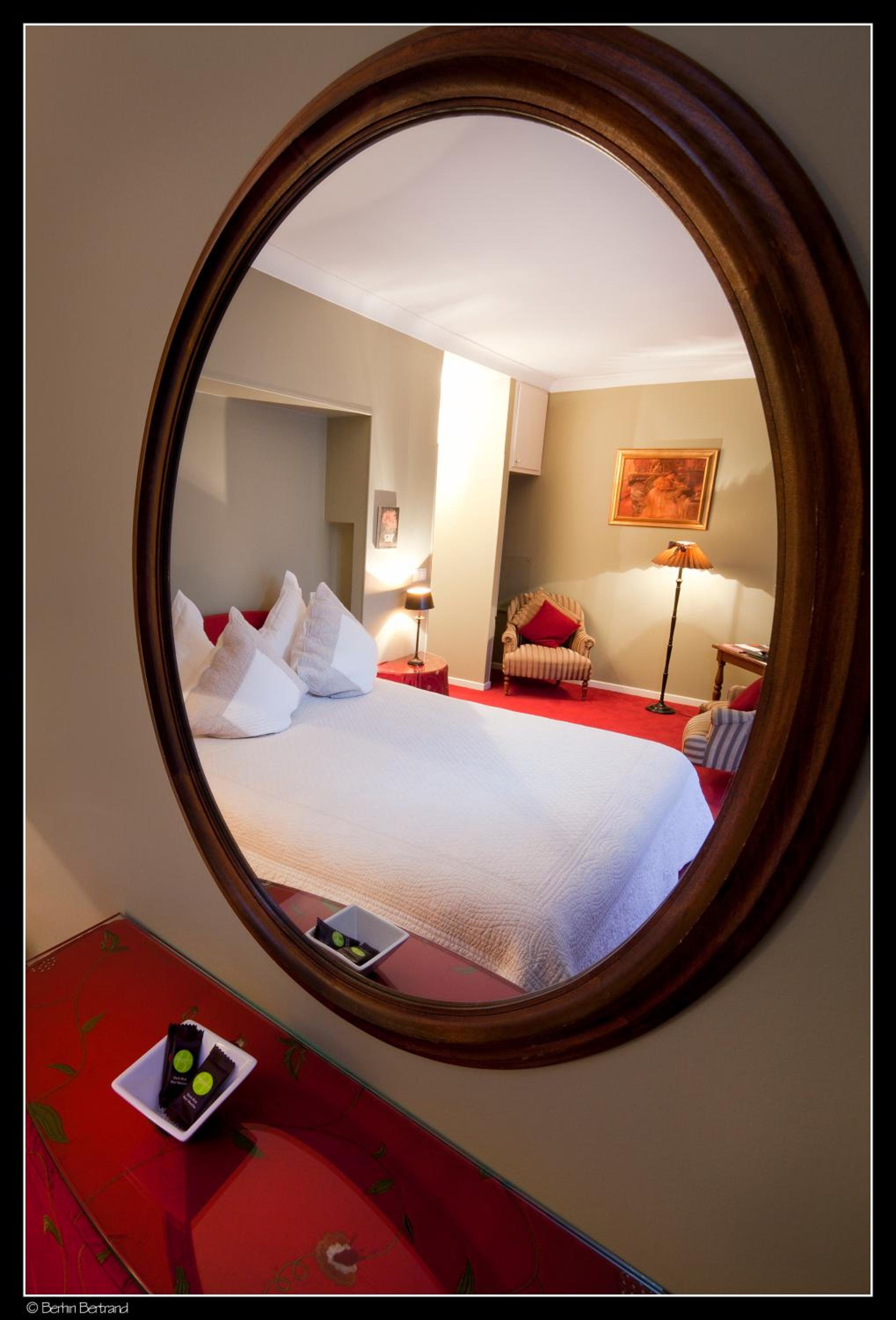 Standard Double Room - Photo 11