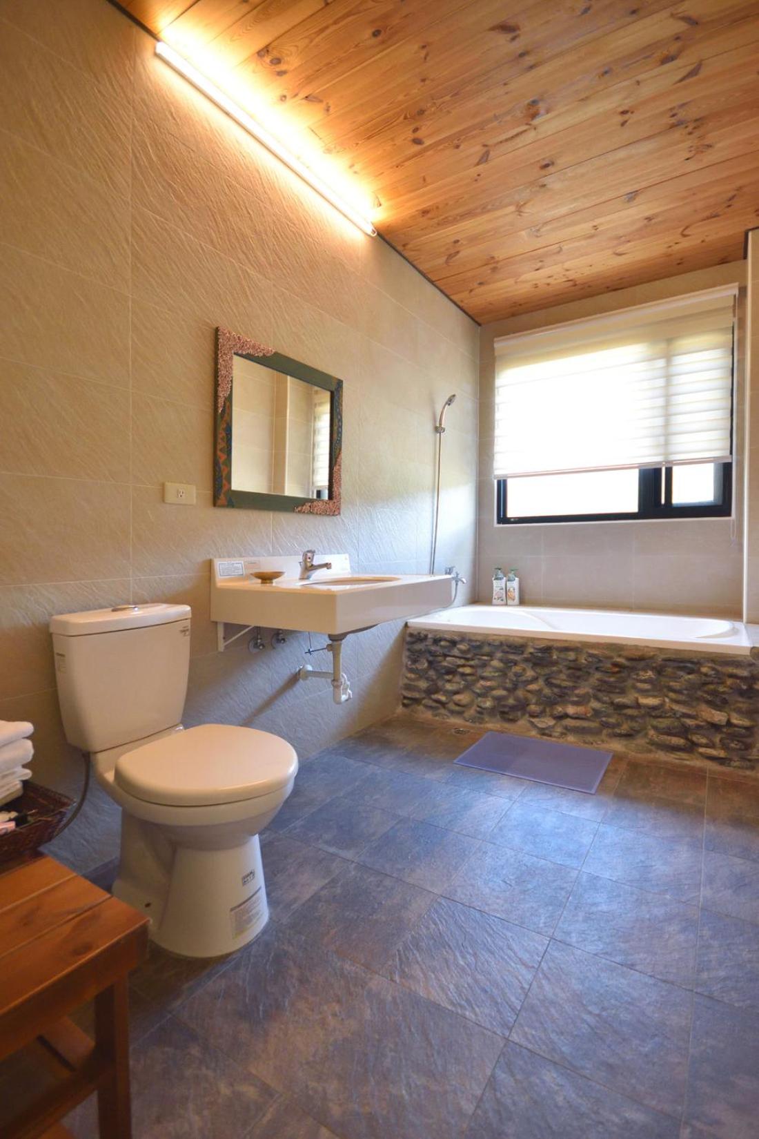 Quadruple Room with Bath photo 3