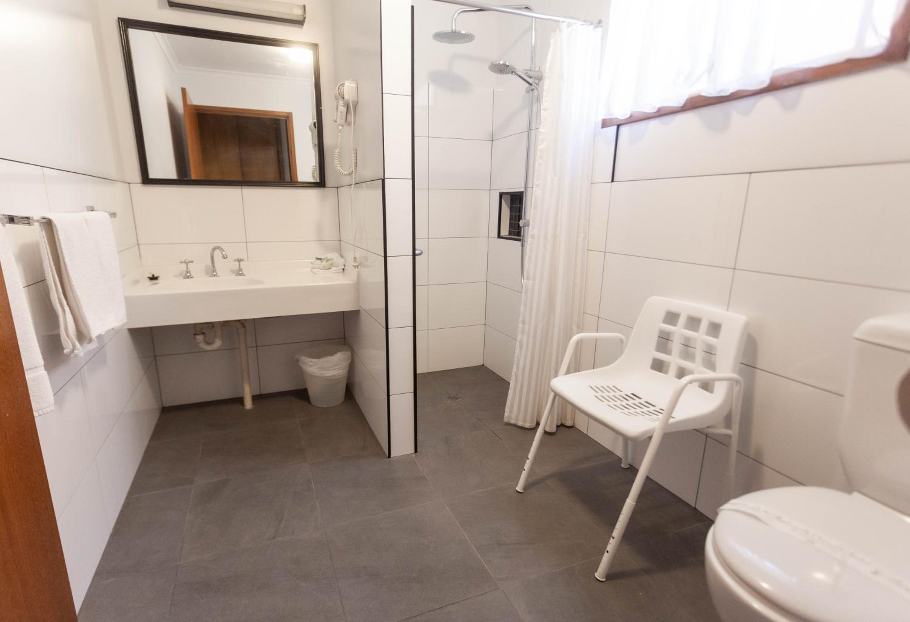 Double Room - Disability Access - Photo 8