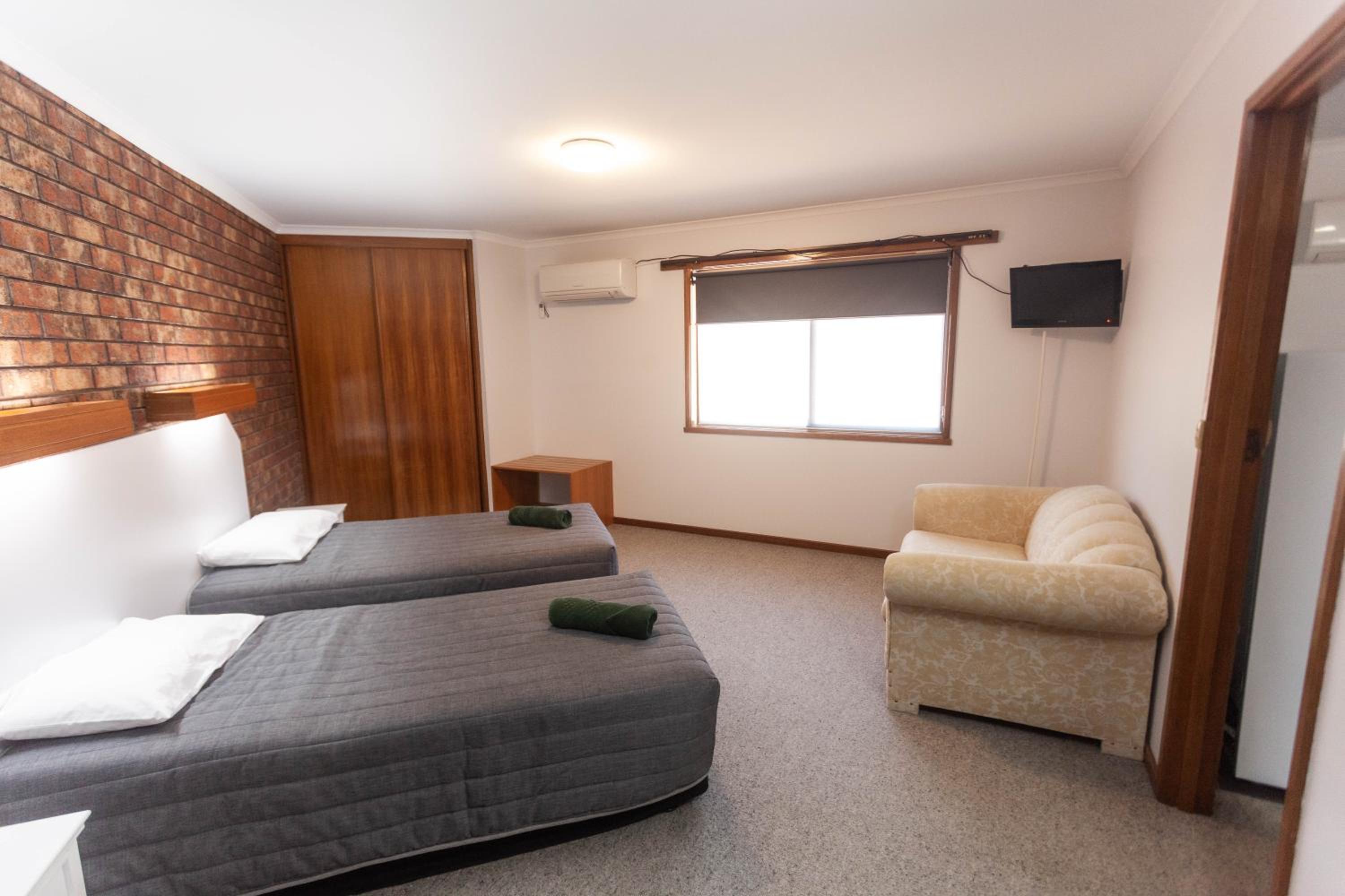 Family Room - Photo 6