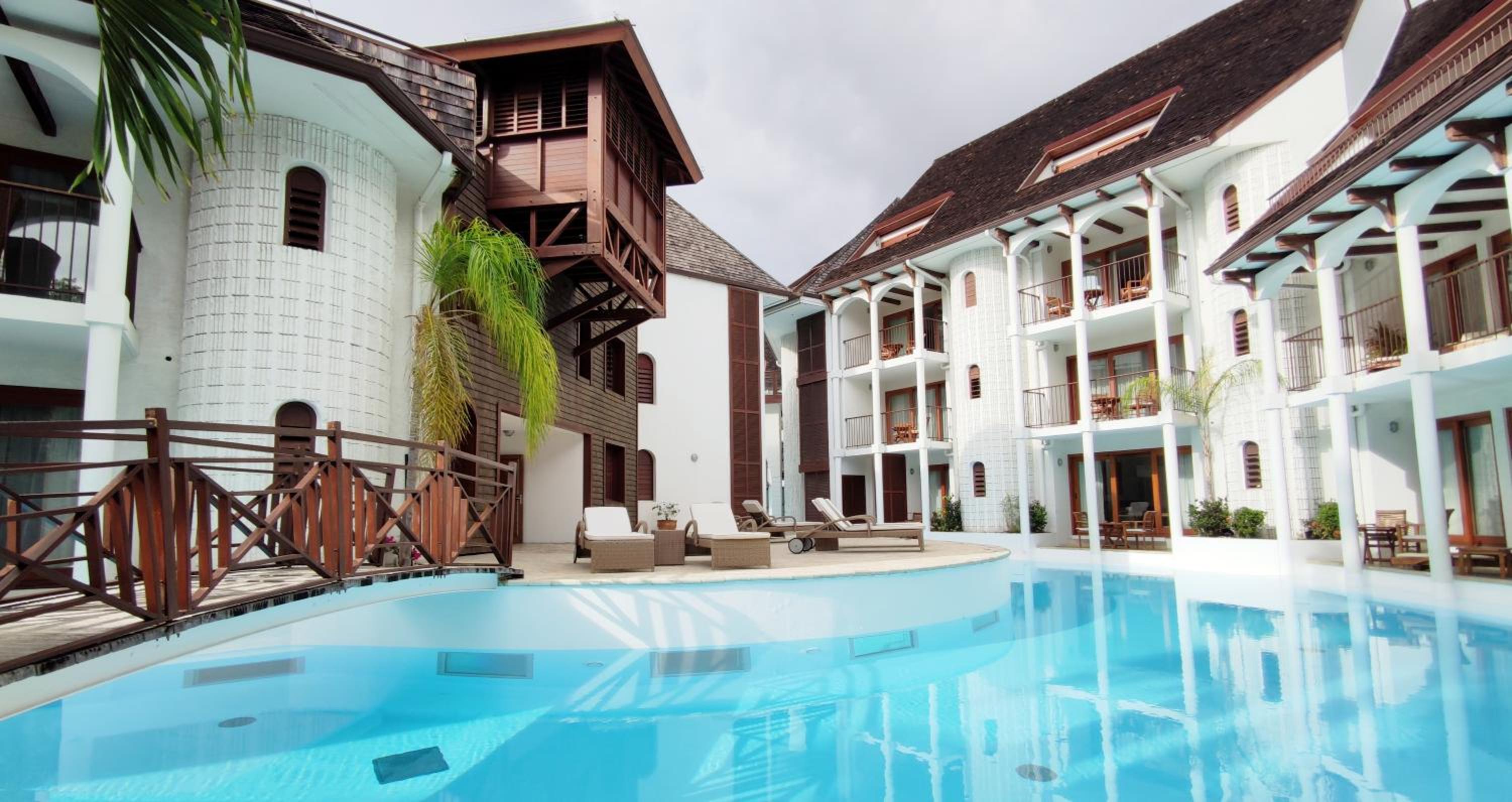 Junior Suite with Pool Access