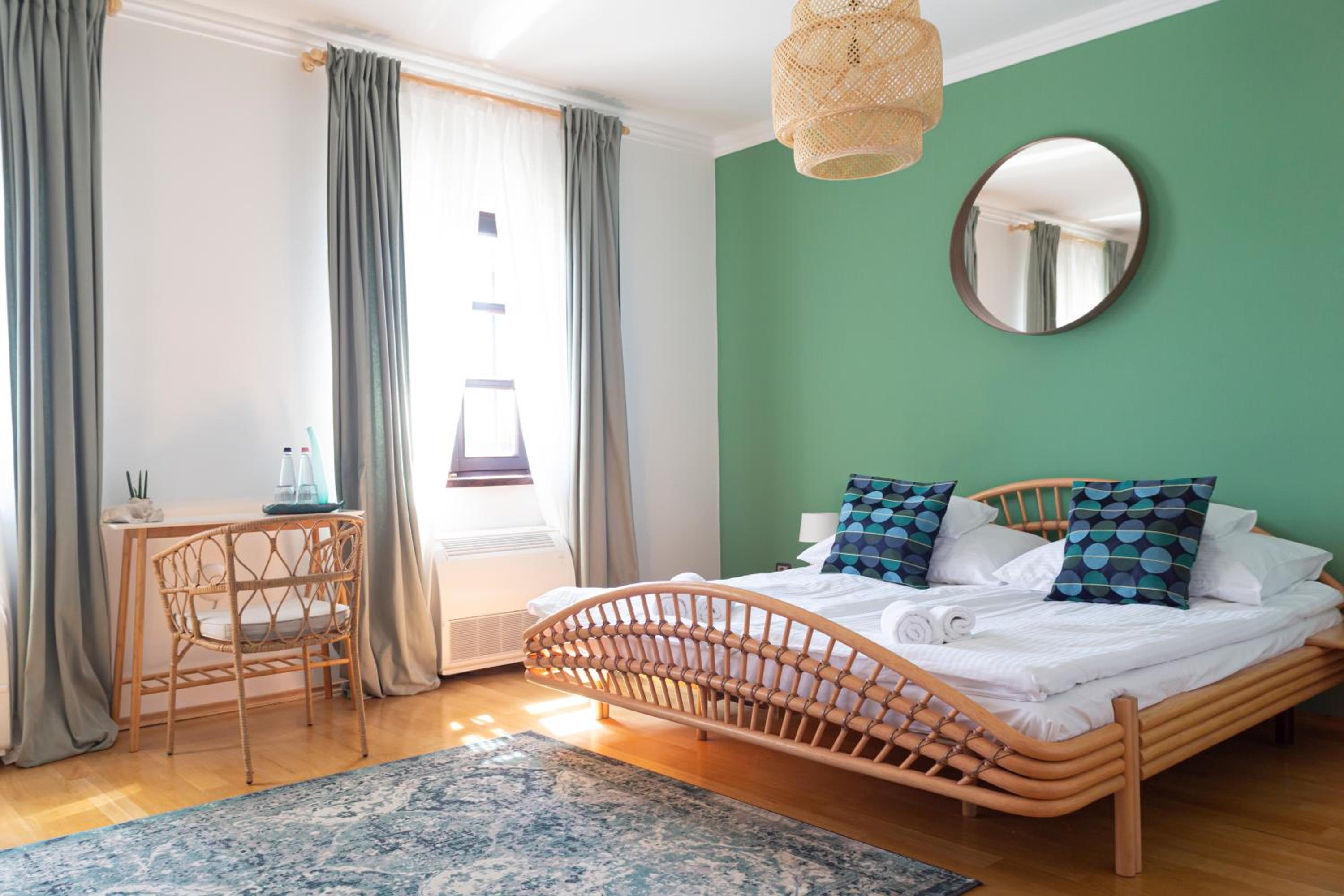 Deluxe King Room photo 1
