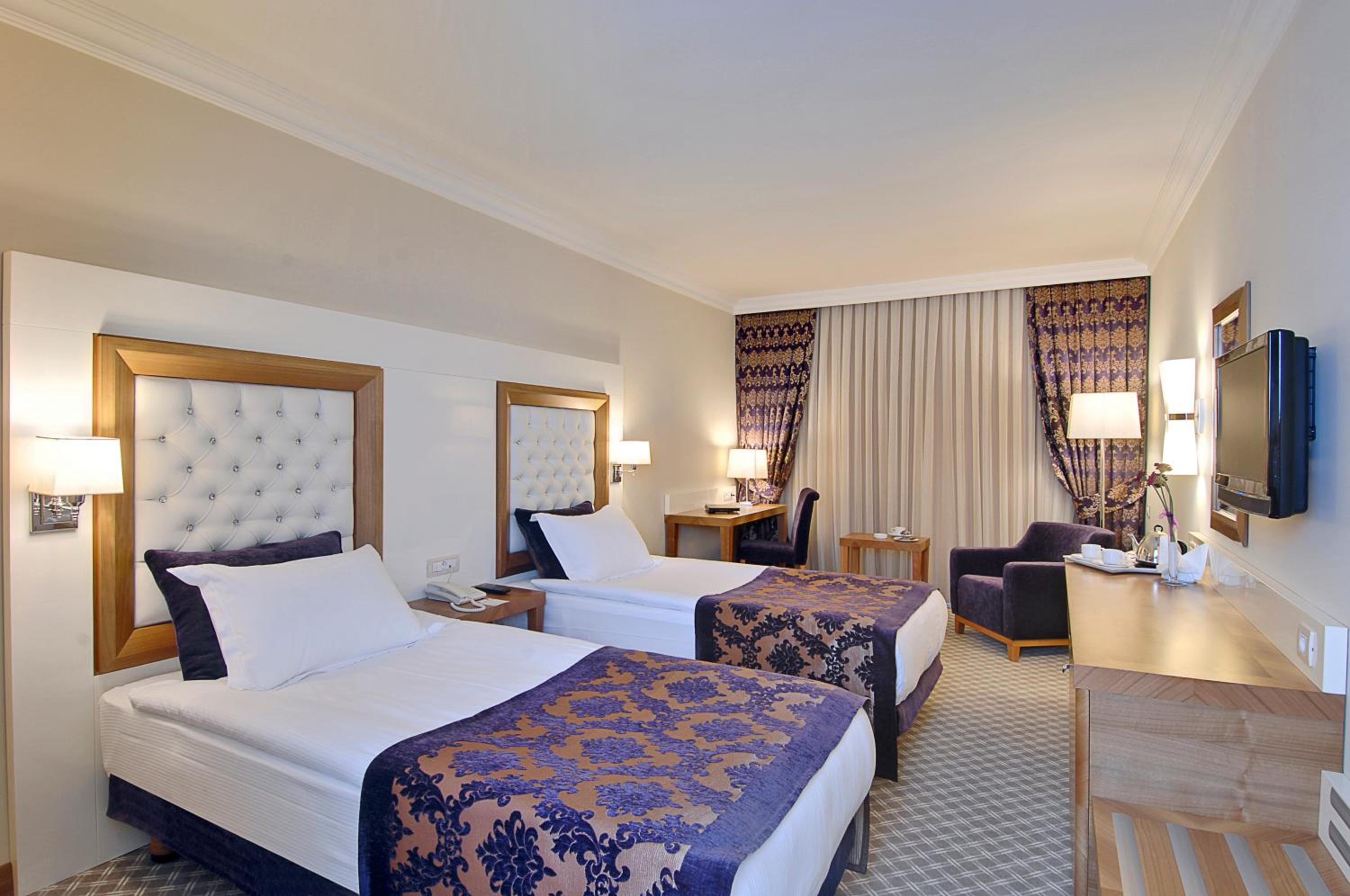 Standard Twin Room - Photo 2