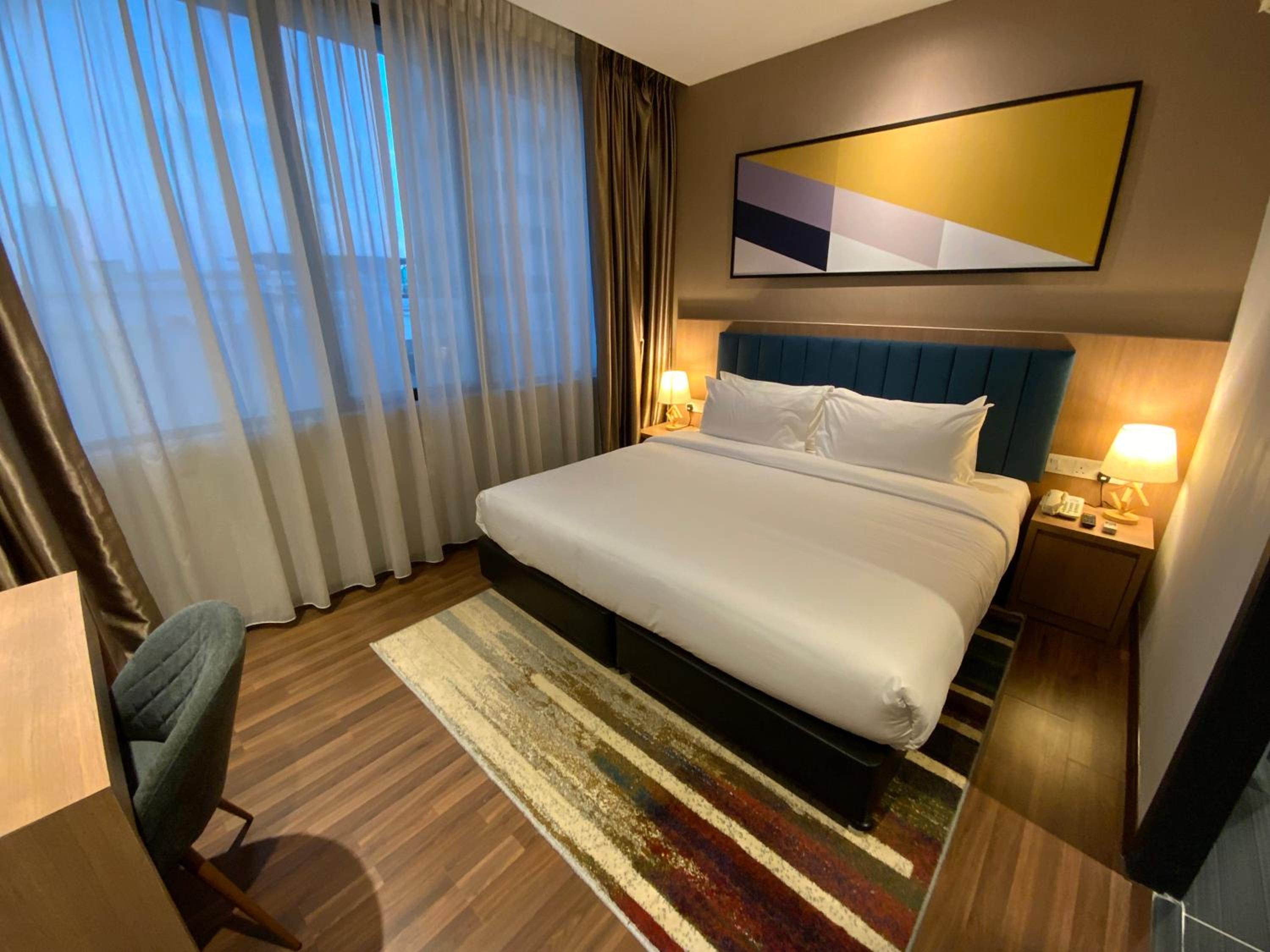 Deluxe King Room - Photo 1