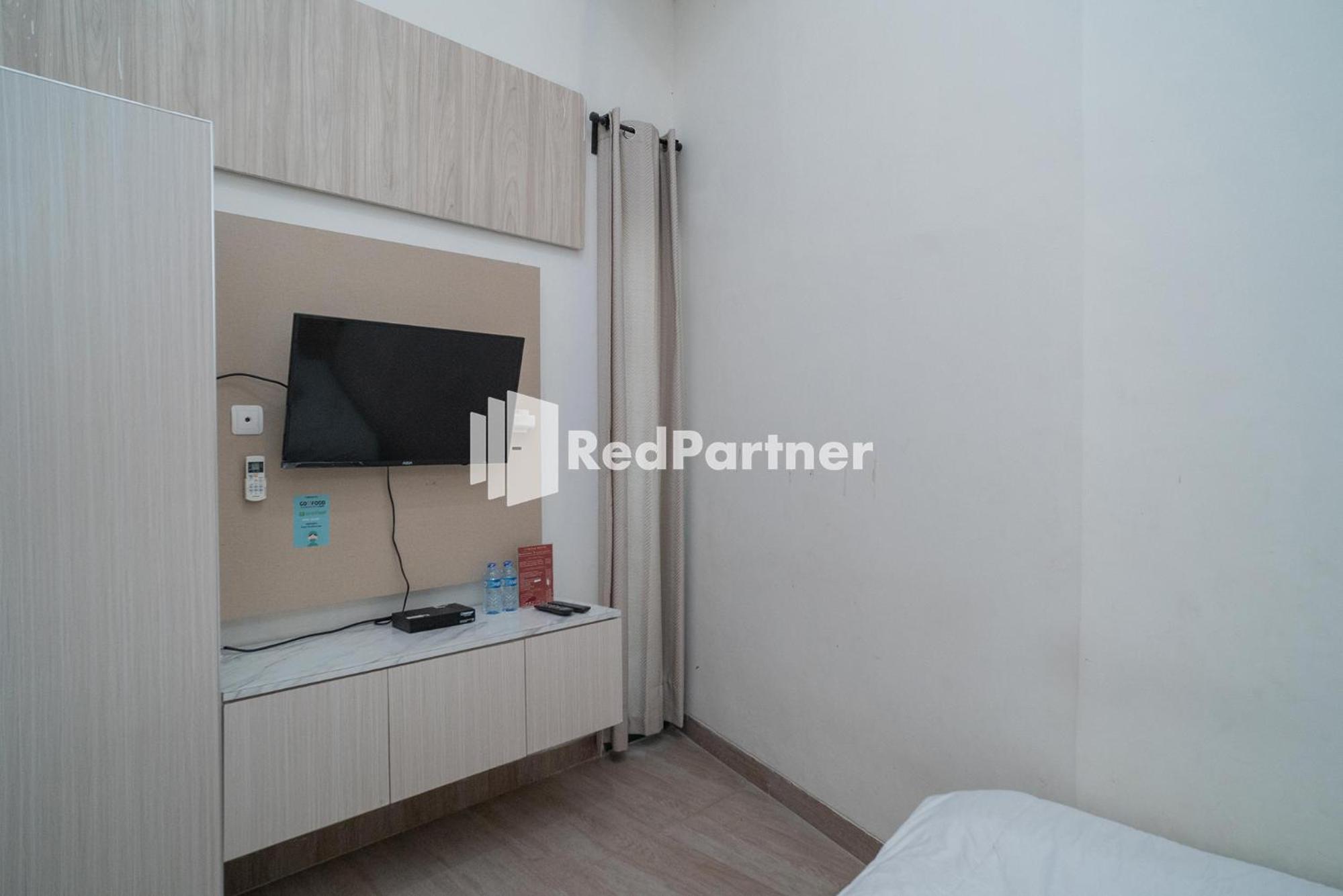 Family Room - Photo 10