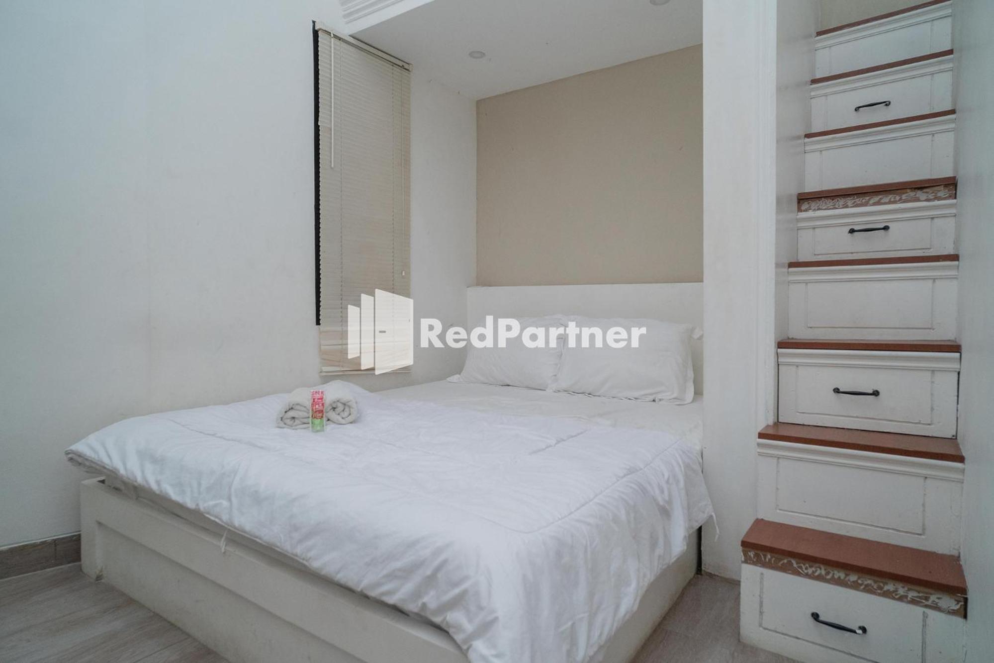 Family Room - Photo 8